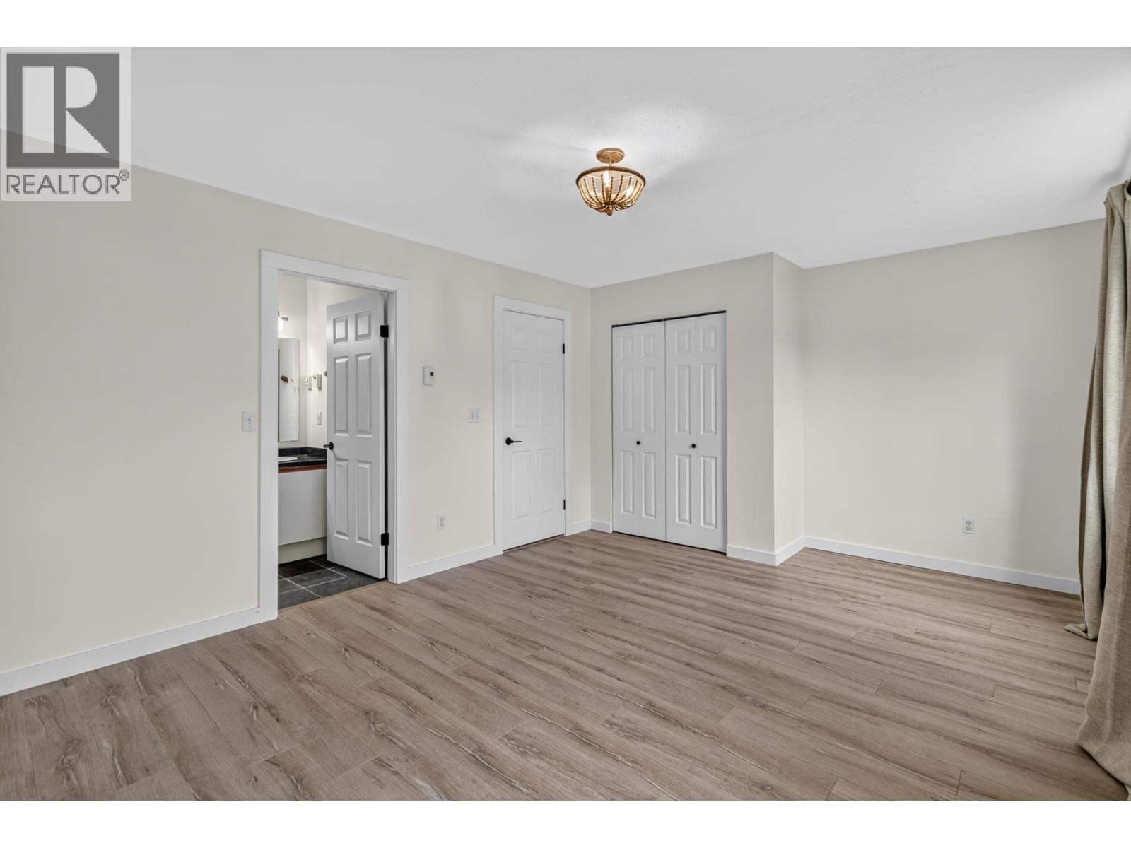 29 5761 Wharf Avenue Property Photo 19