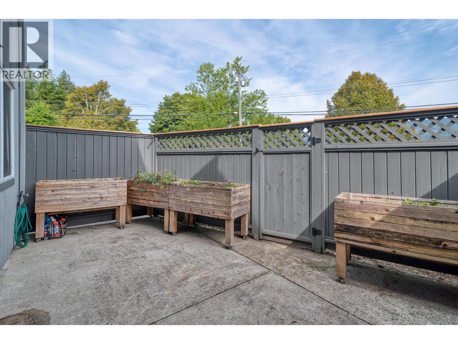 29 5761 Wharf Avenue Property Photo 21