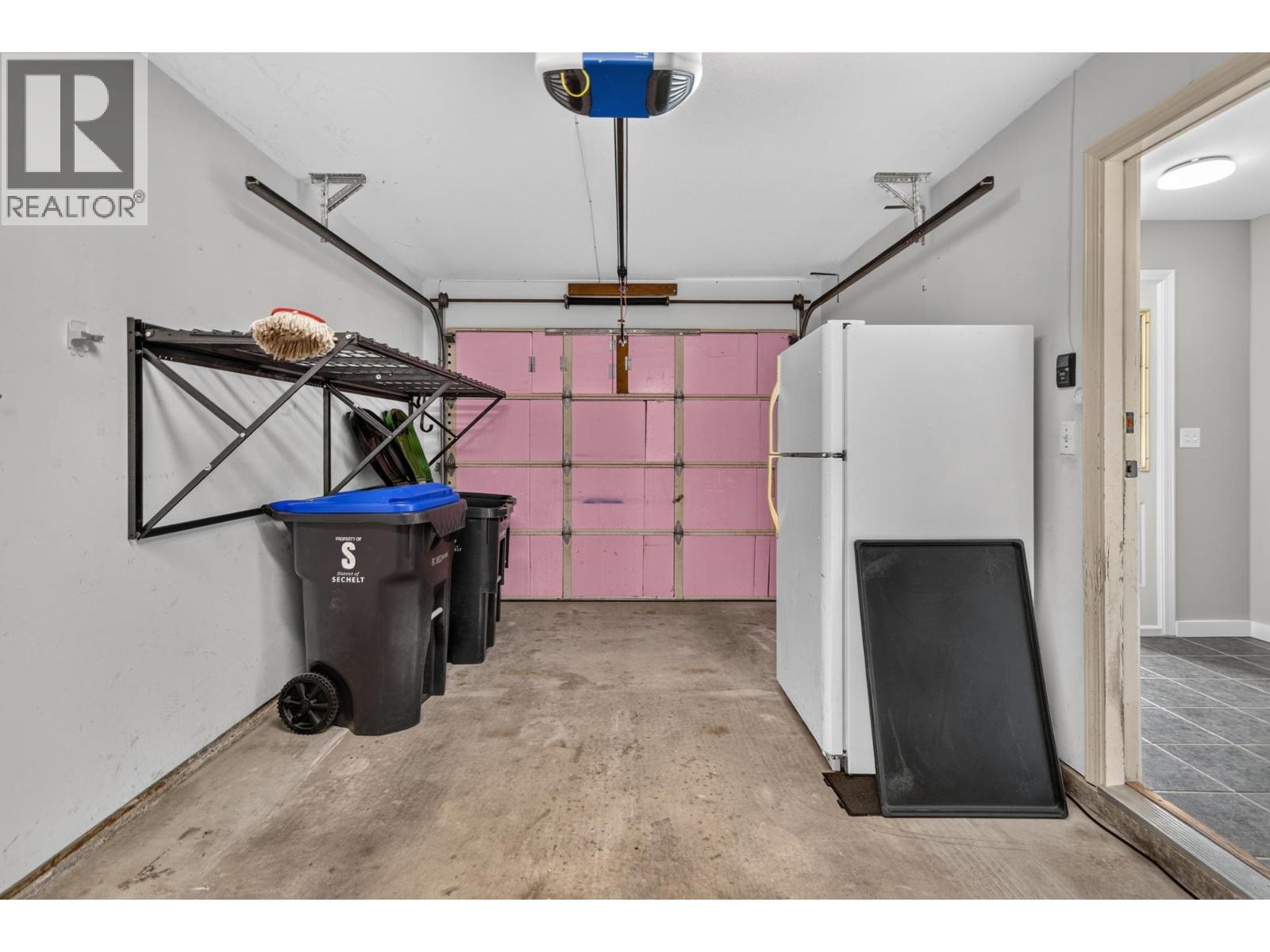 29 5761 Wharf Avenue Property Photo 22