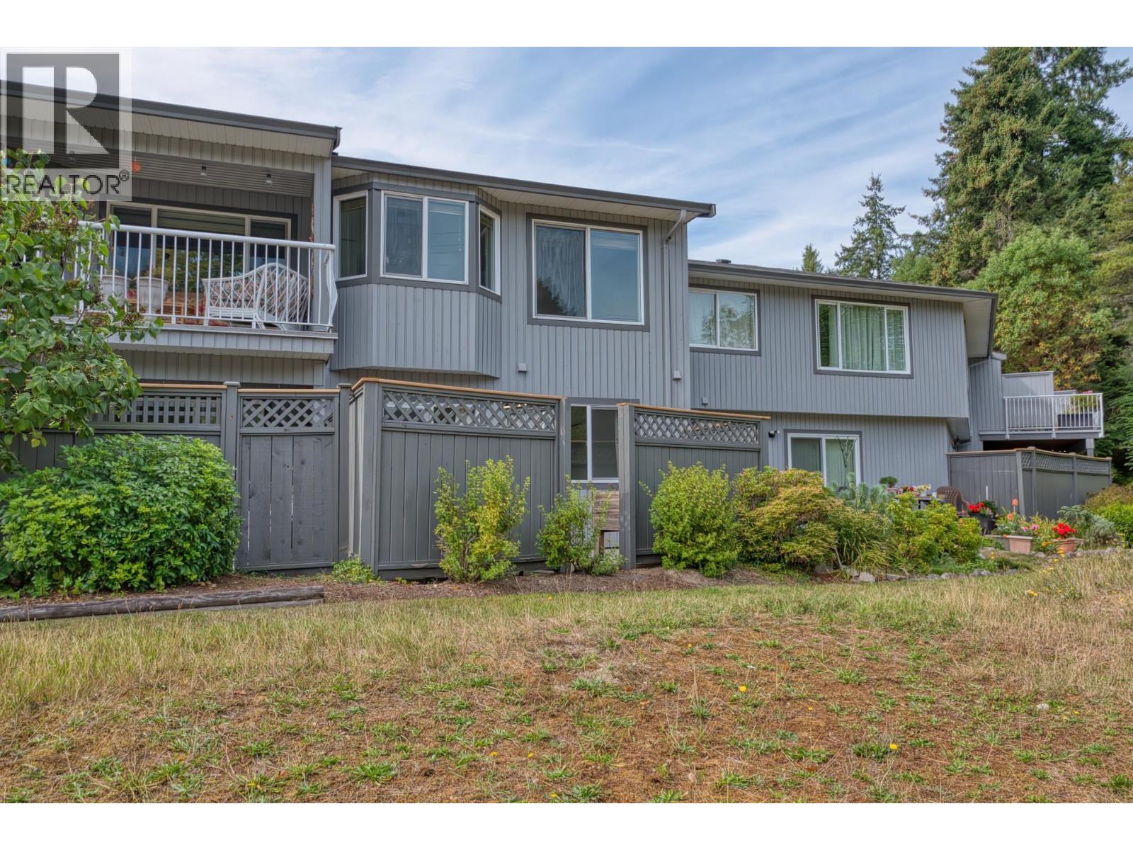 29 5761 Wharf Avenue Property Photo 23