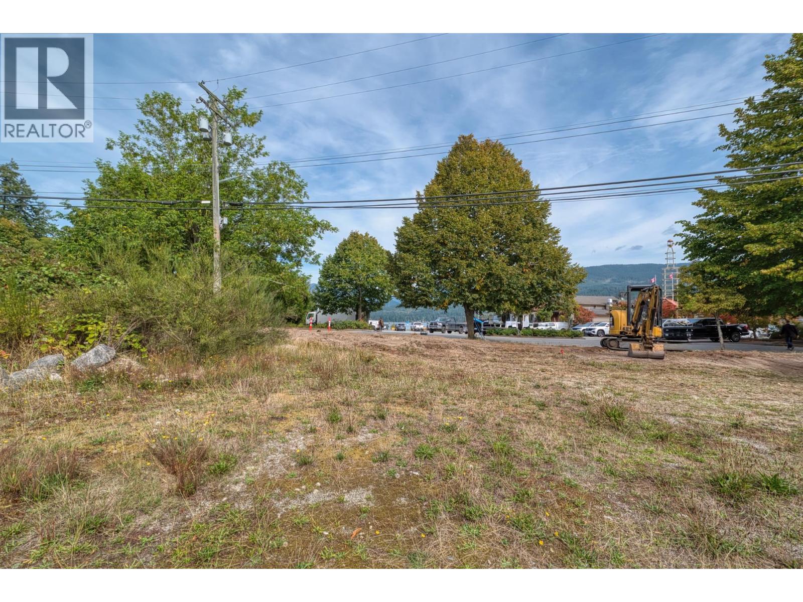 29 5761 Wharf Avenue Property Photo 26