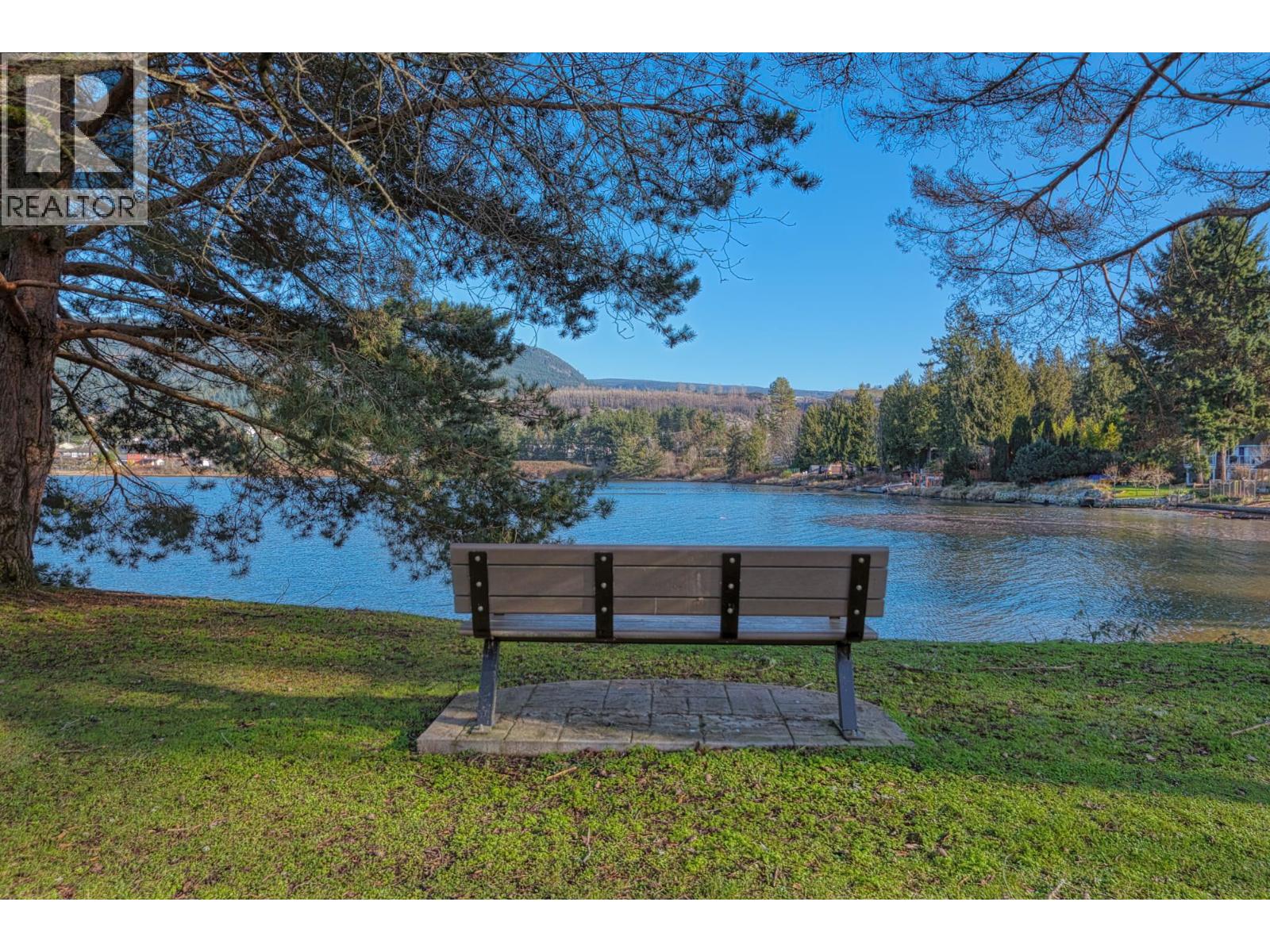 29 5761 Wharf Avenue Property Photo 27