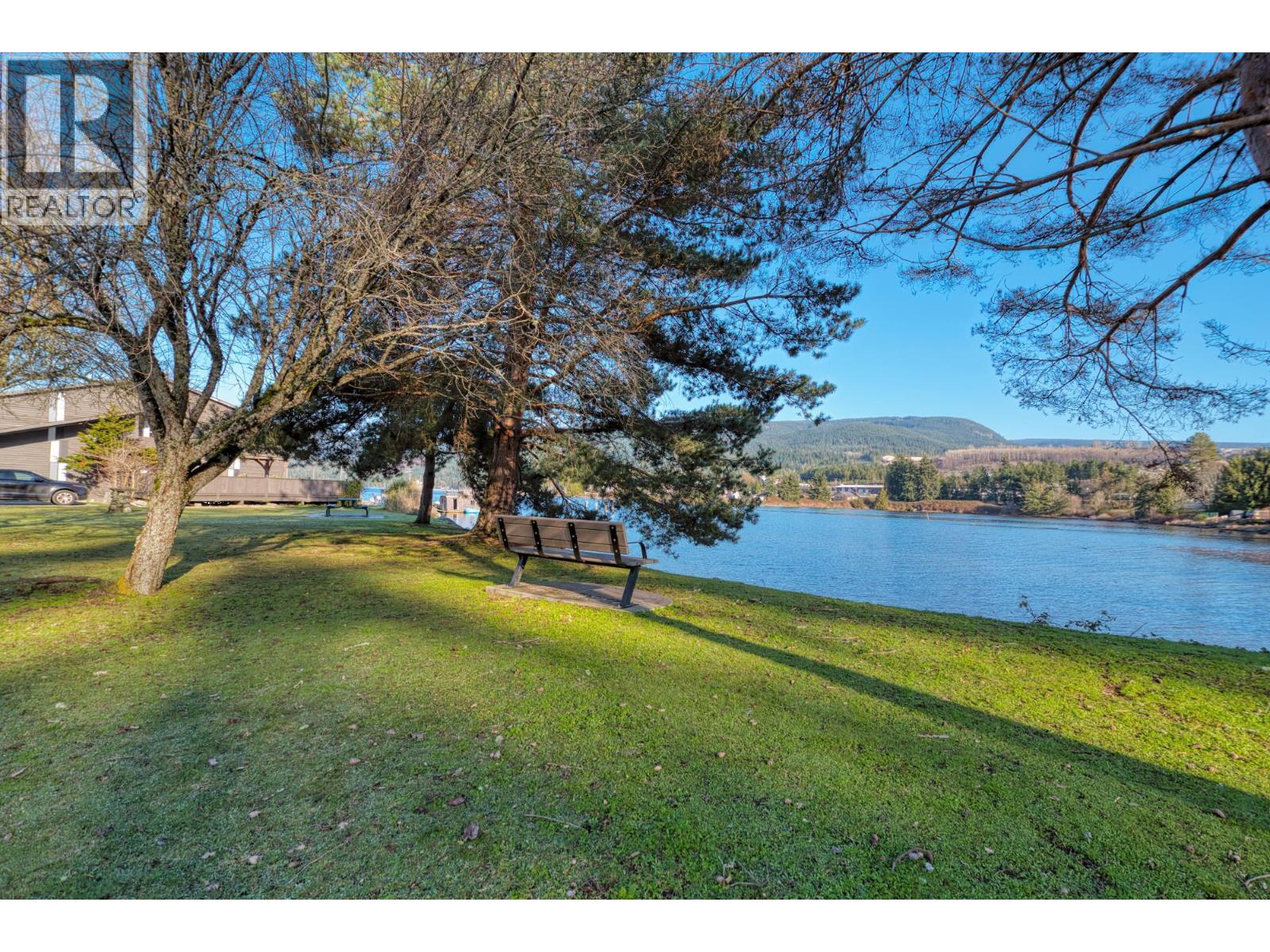 29 5761 Wharf Avenue Property Photo 28