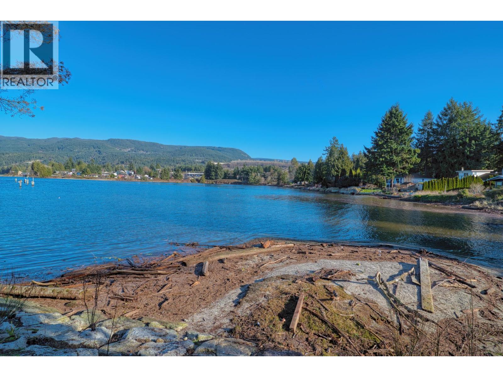 29 5761 Wharf Avenue Property Photo 29