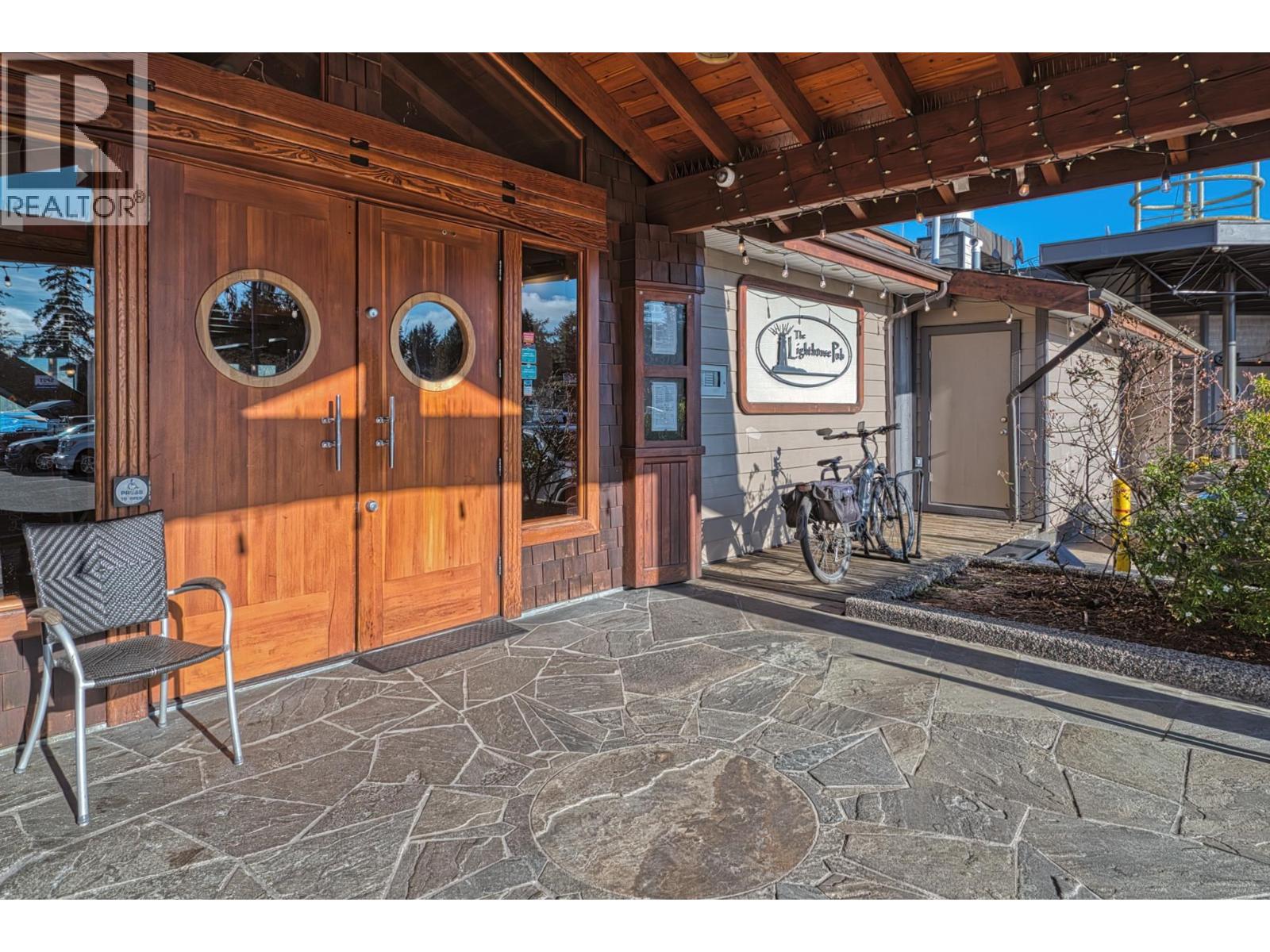 29 5761 Wharf Avenue Property Photo 34