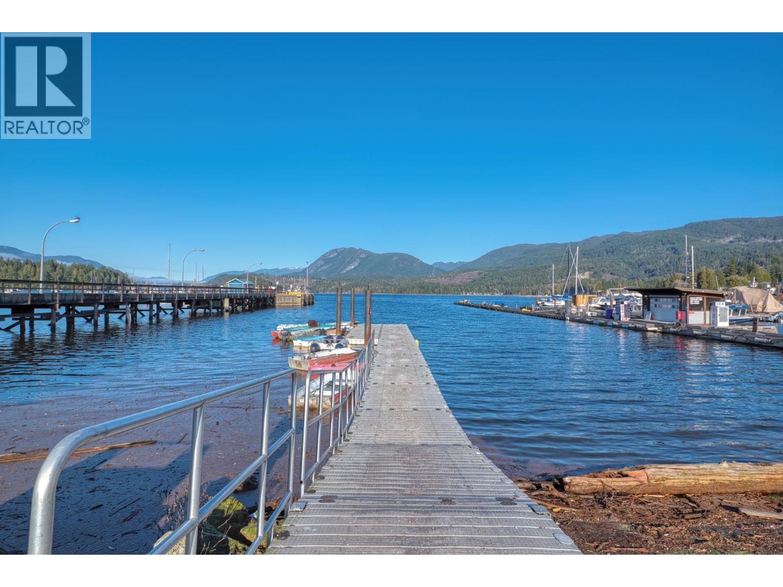 29 5761 Wharf Avenue Property Photo 36
