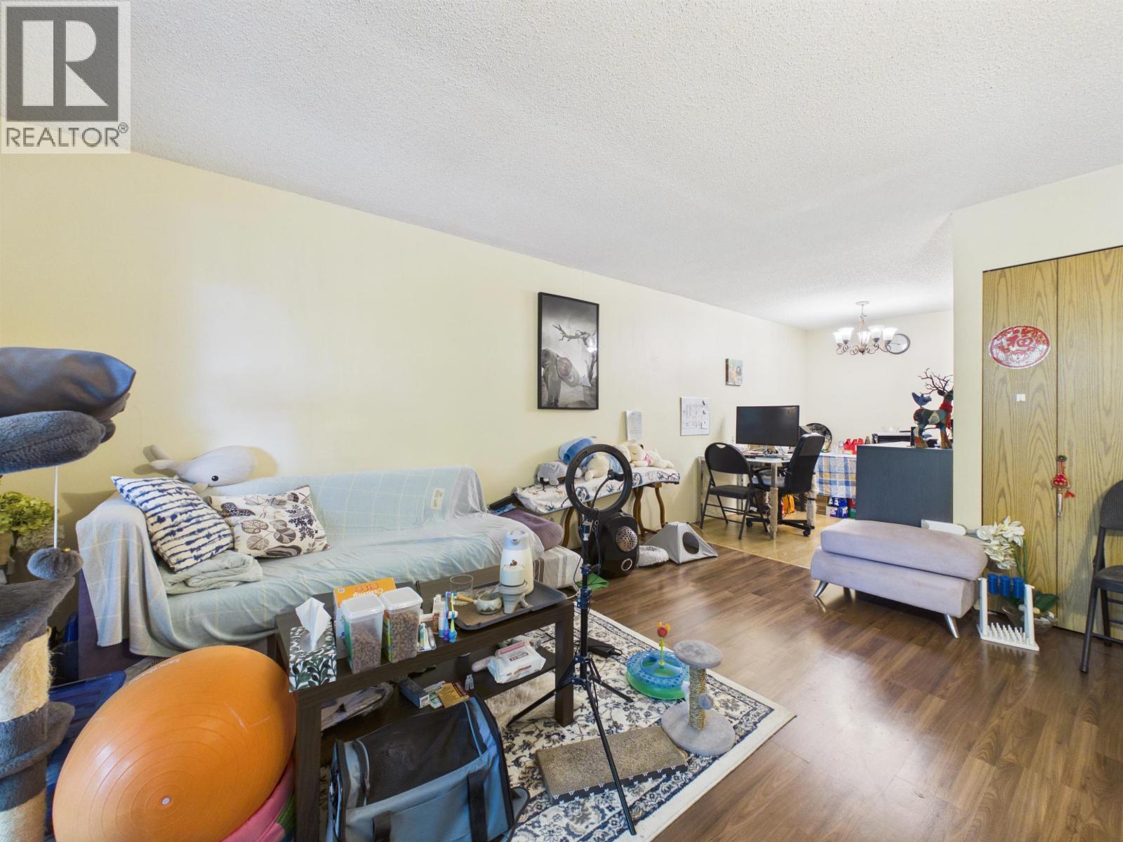 227 8700 Ackroyd Road Property Photo 10