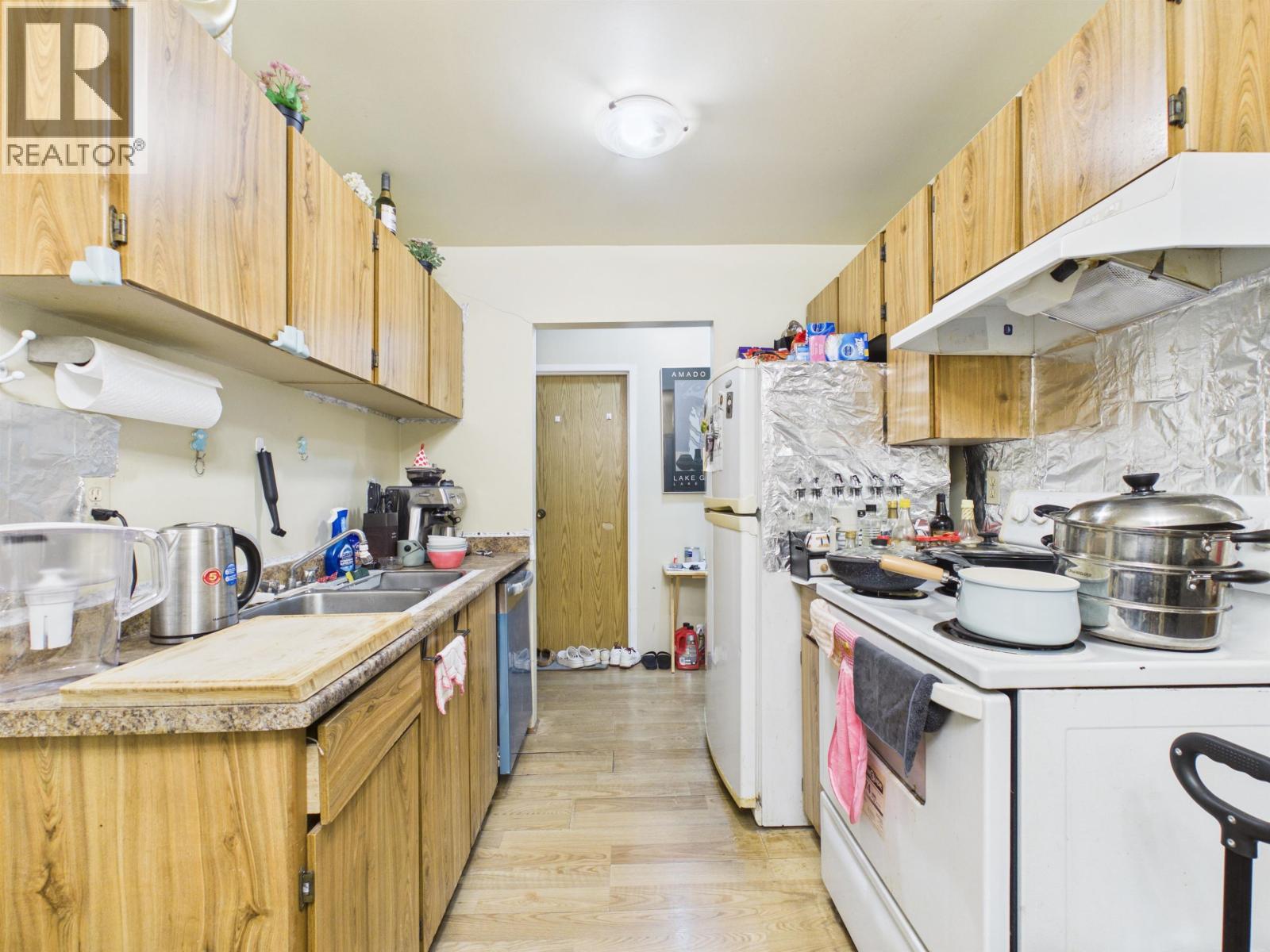 227 8700 Ackroyd Road Property Photo 11