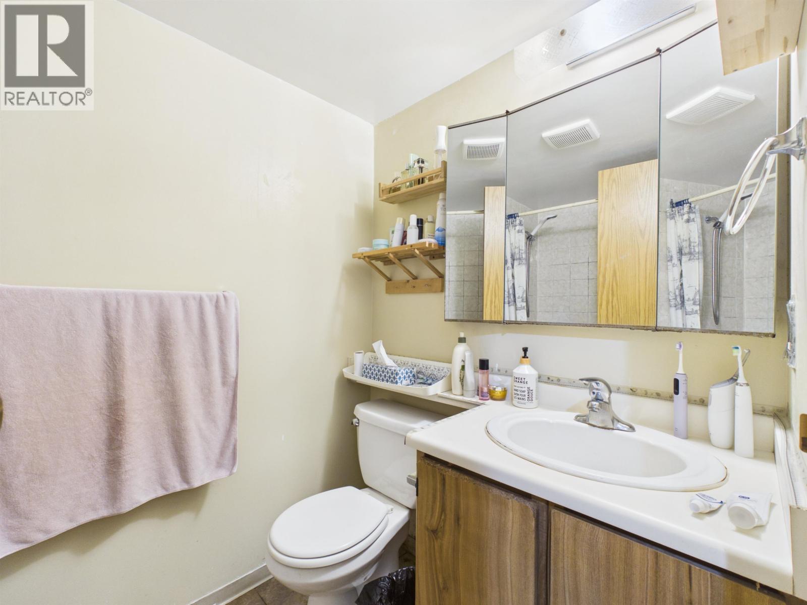 227 8700 Ackroyd Road Property Photo 13