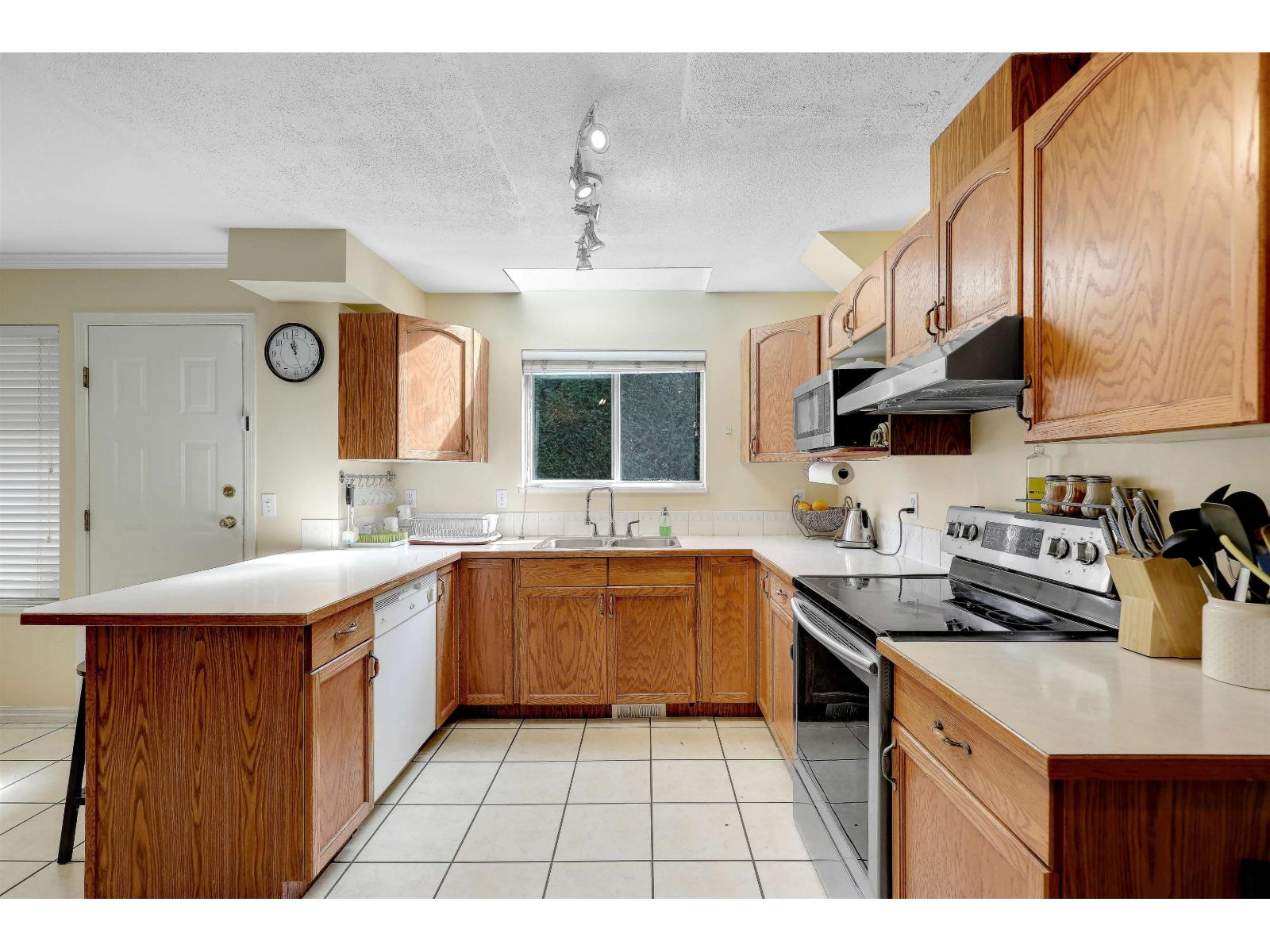 116 15501 89a Avenue Property Photo 2