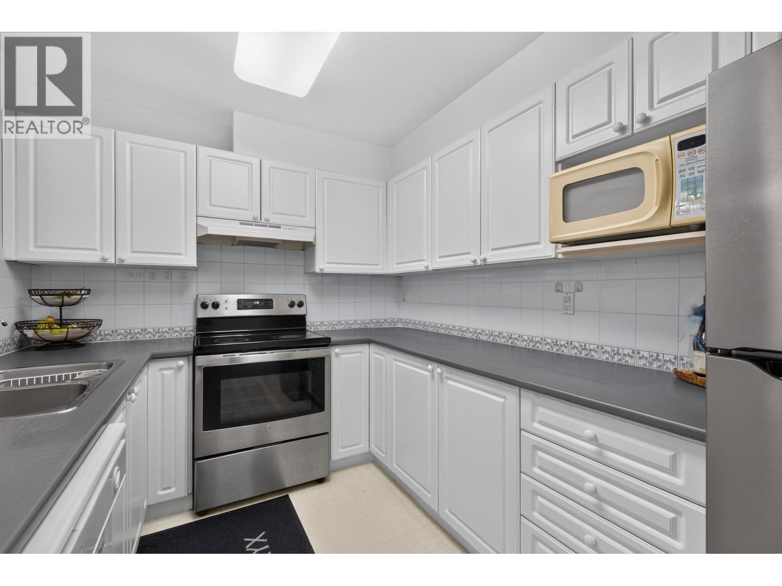 20 6588 Southoaks Crescent Property Photo 14