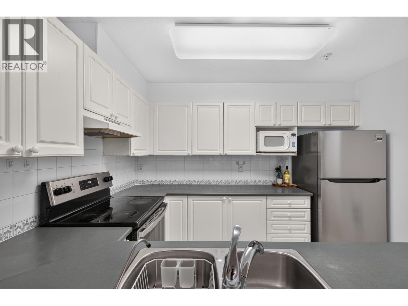 20 6588 Southoaks Crescent Property Photo 15