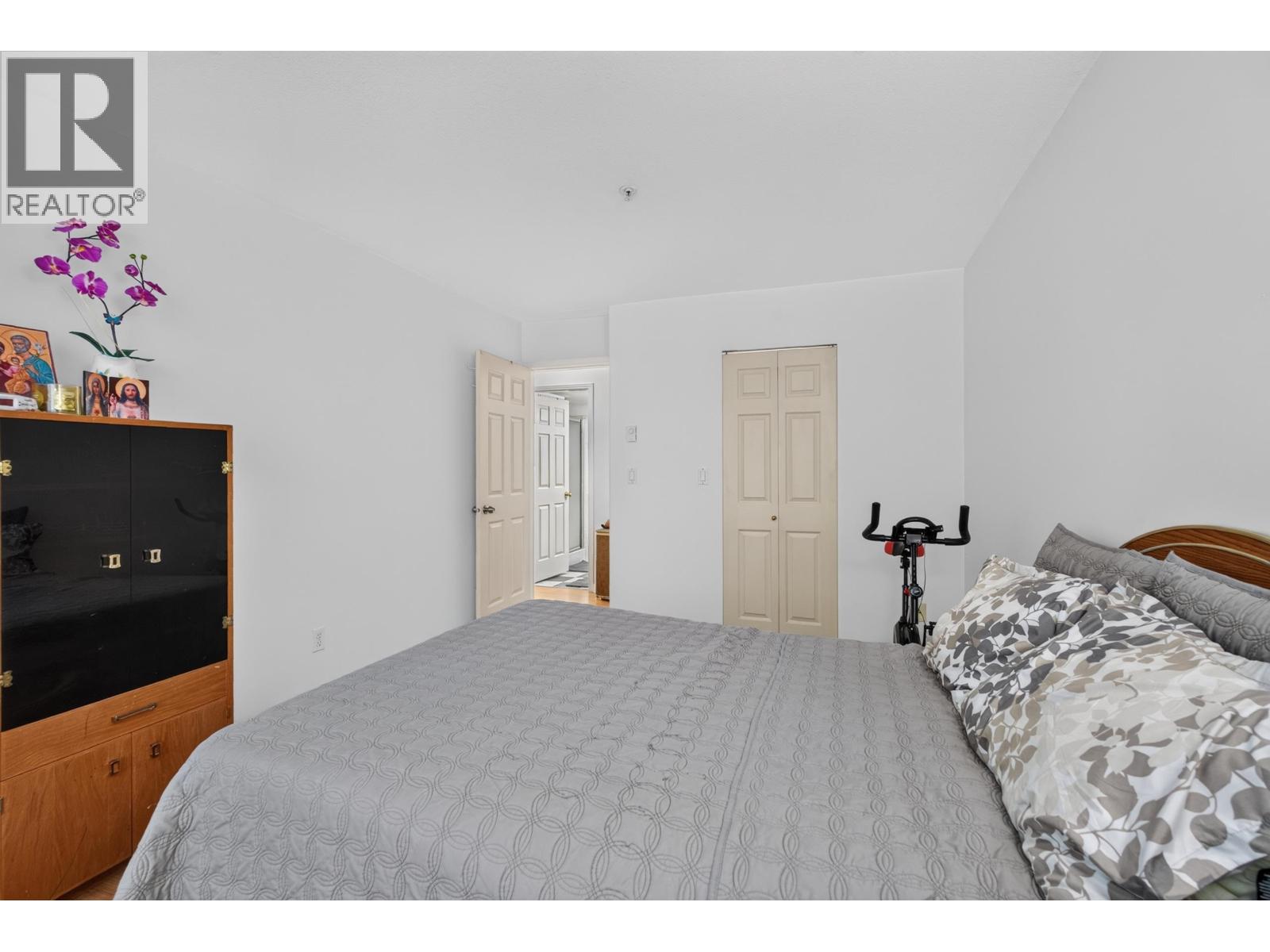 20 6588 Southoaks Crescent Property Photo 21