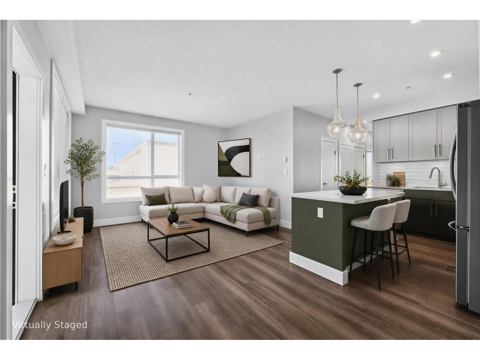 201 32838 Ventura Avenue Property Photo 2