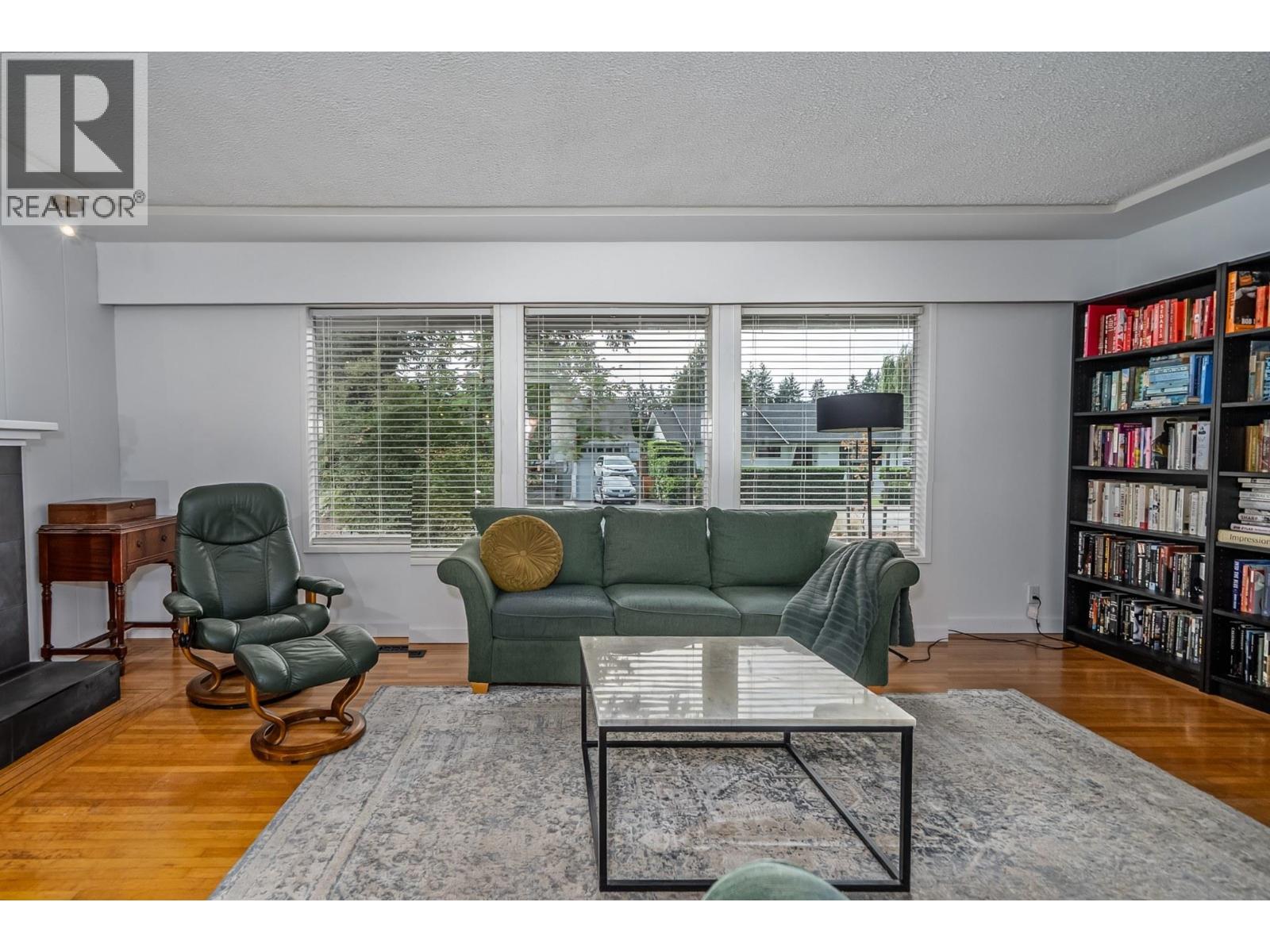 5529 8a Avenue Property Photo 8