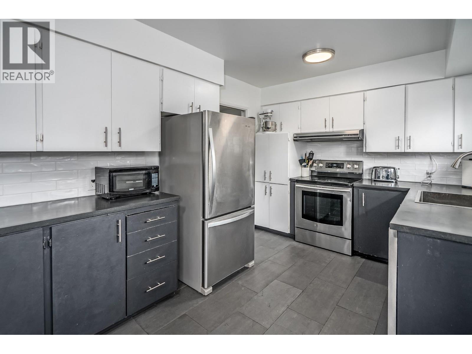5529 8a Avenue Property Photo 15