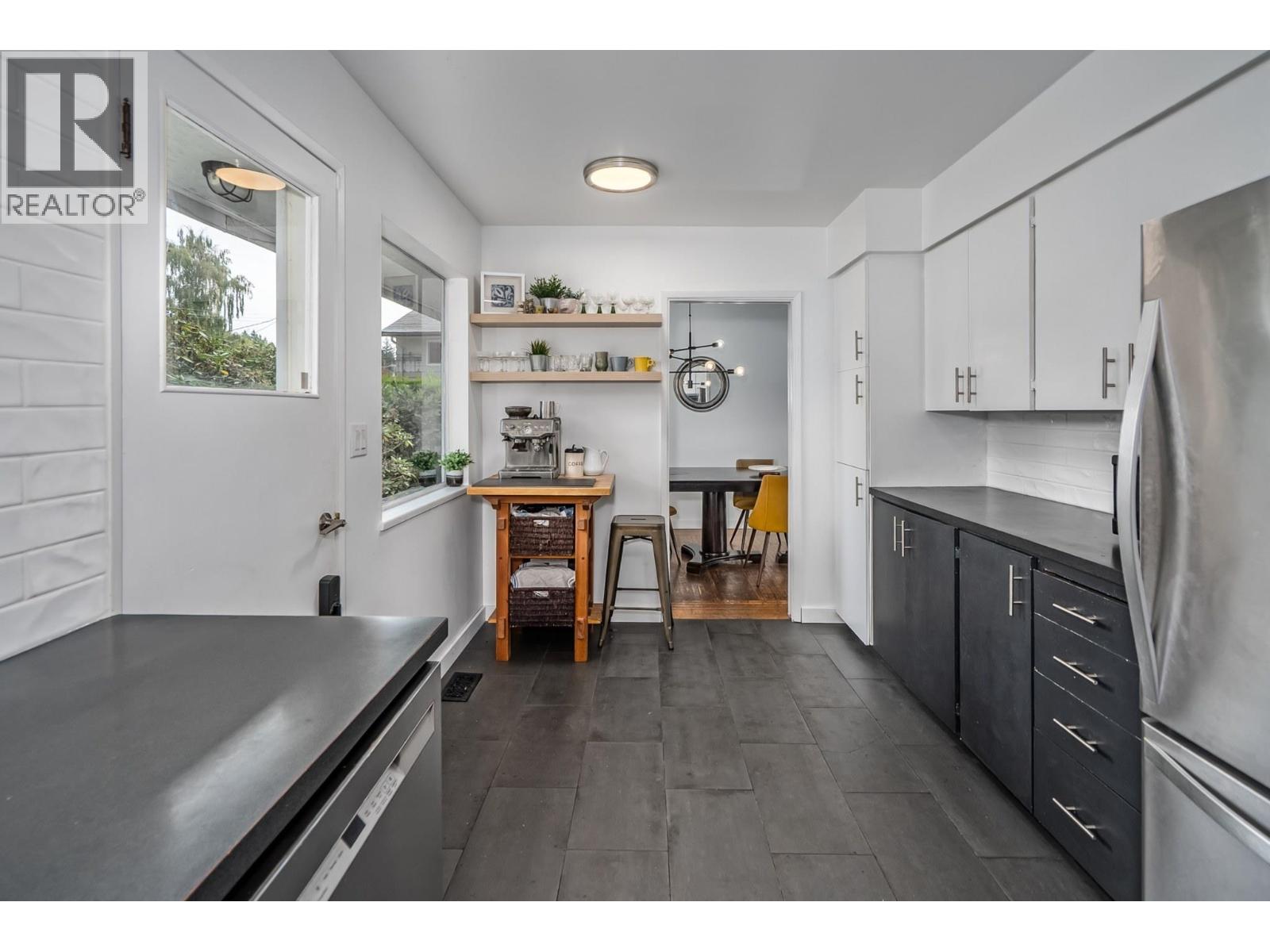 5529 8a Avenue Property Photo 18