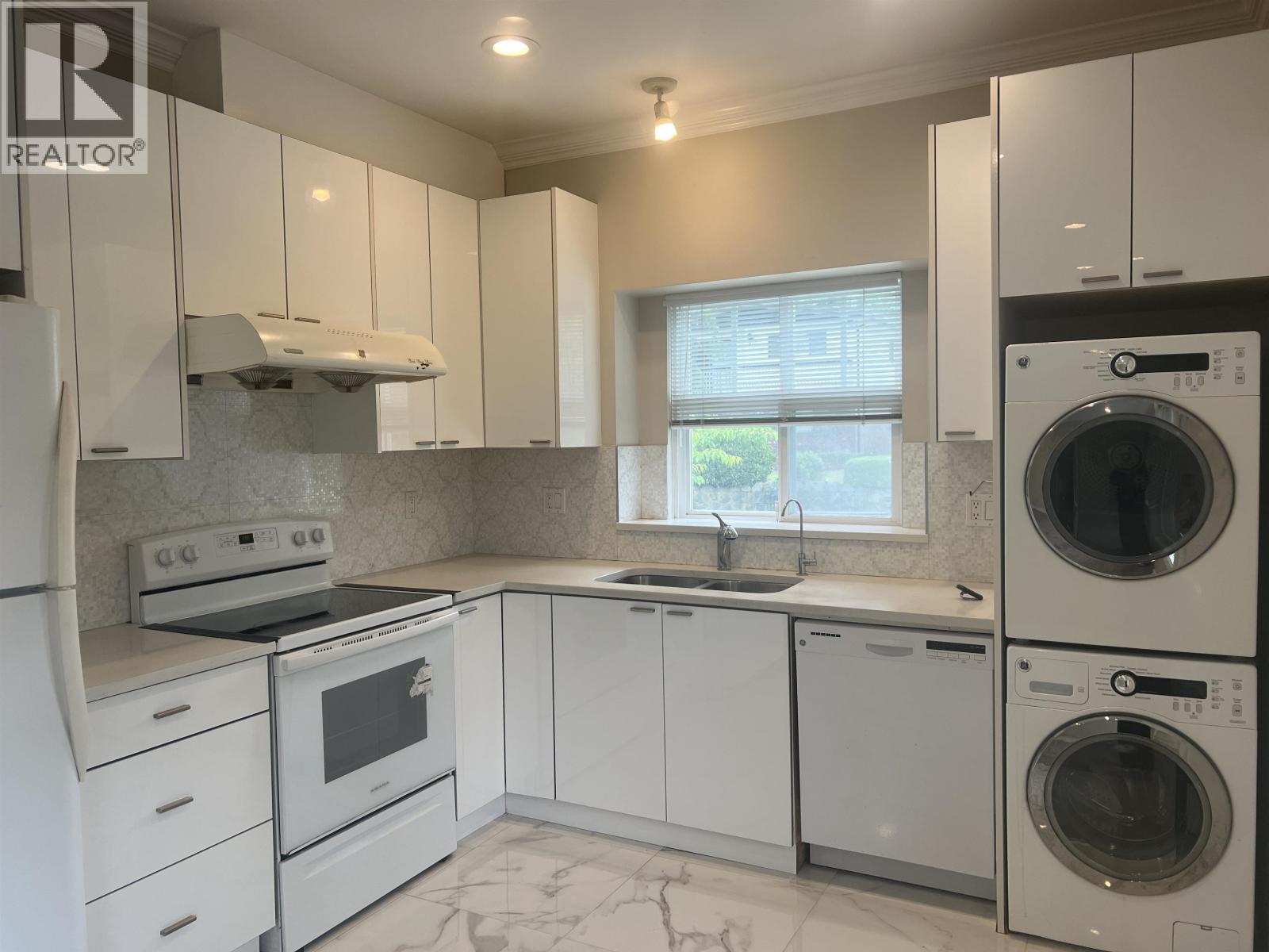 Mf 8006 Cartier Street Property Photo 10