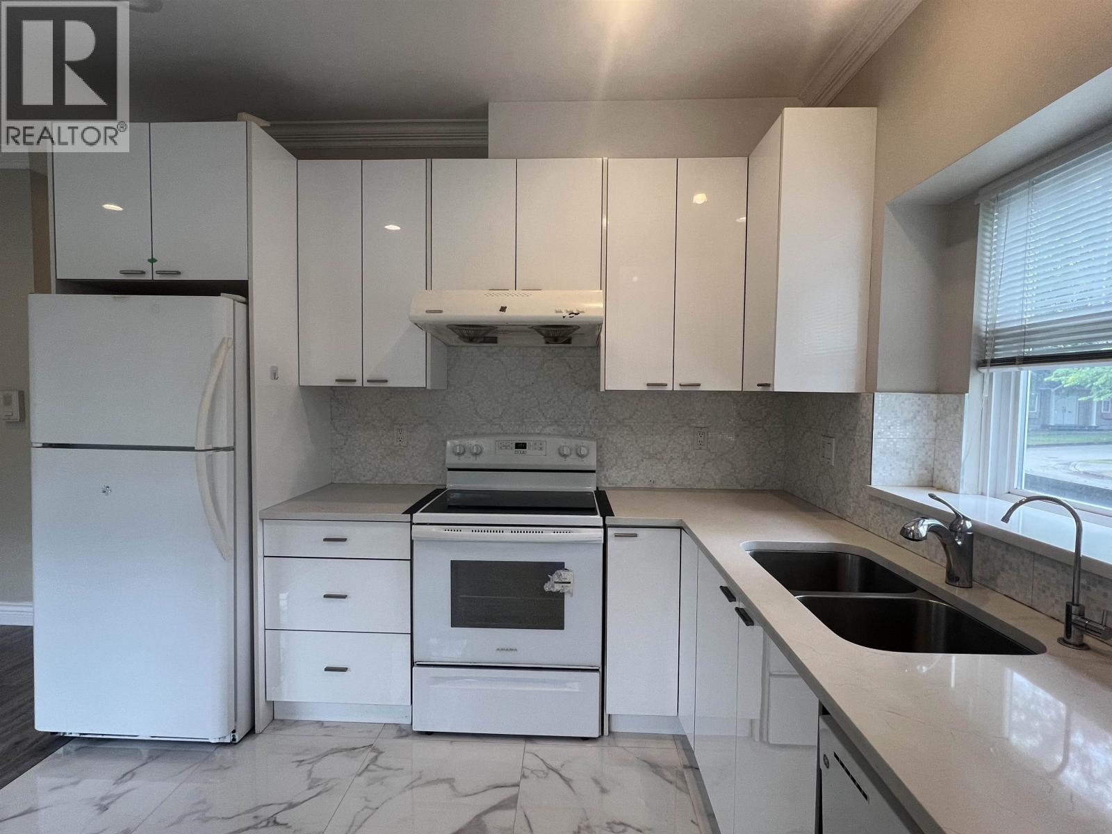 Mf 8006 Cartier Street Property Photo 11