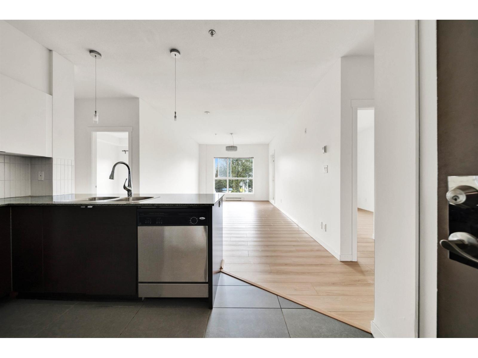 437 13733 107a Avenue Property Photo 8