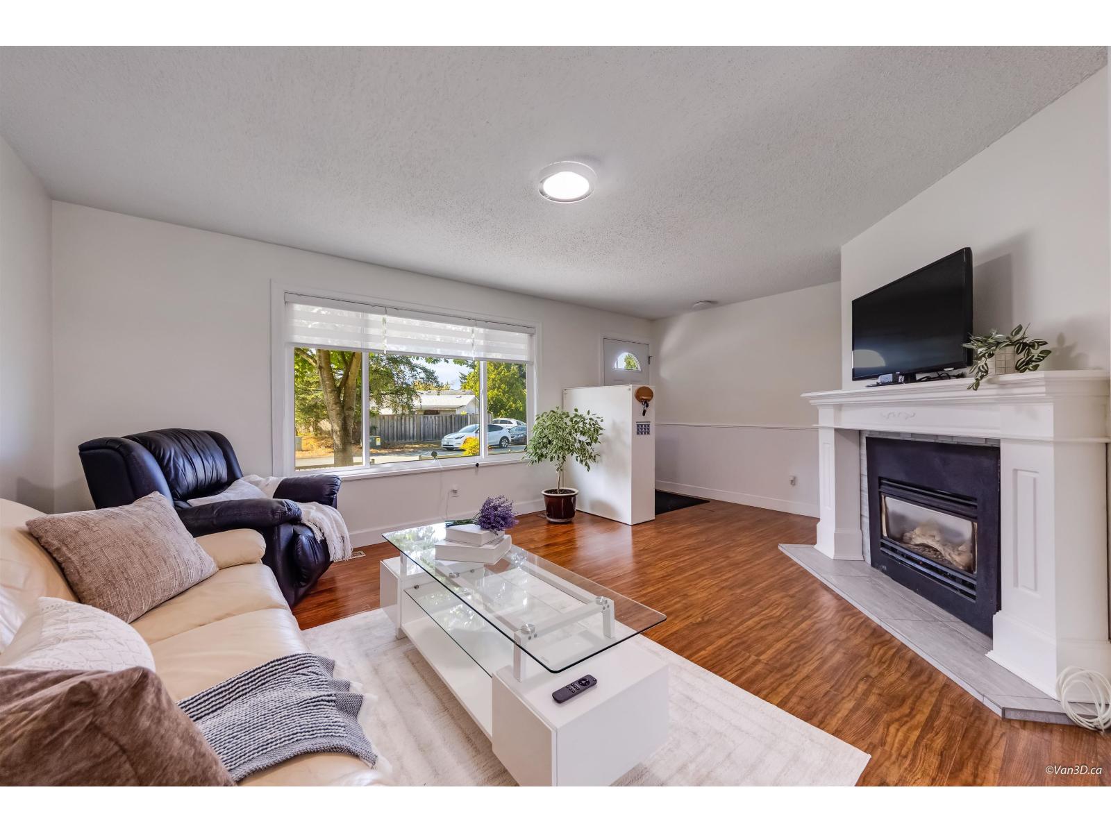 5052 205b Street Property Photo 5