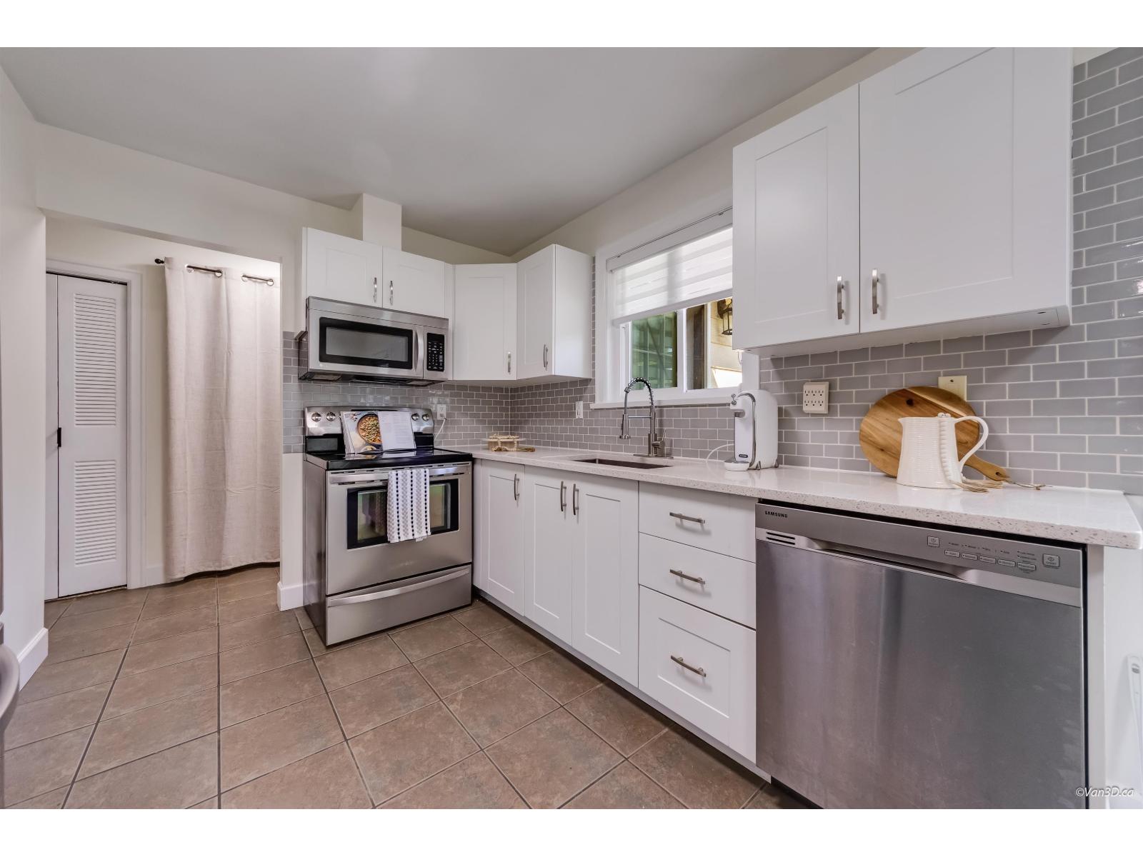 5052 205b Street Property Photo 7