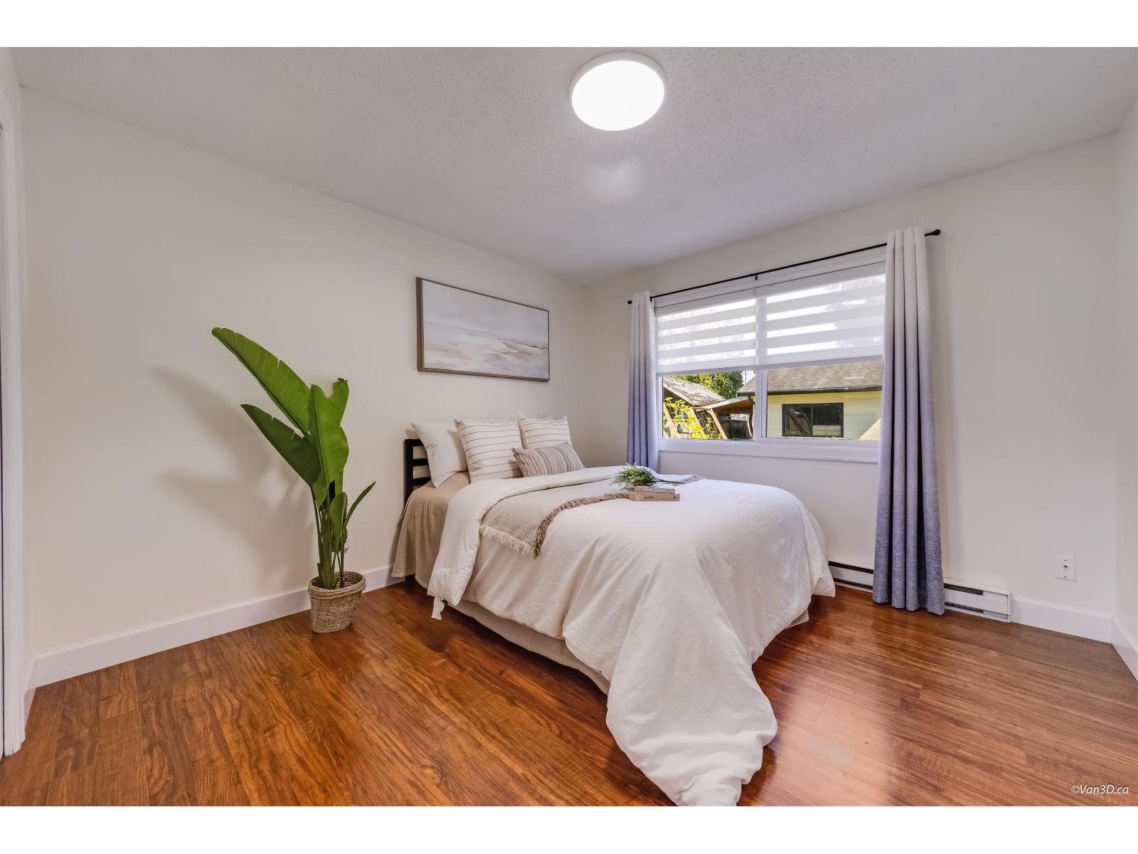 5052 205b Street Property Photo 10