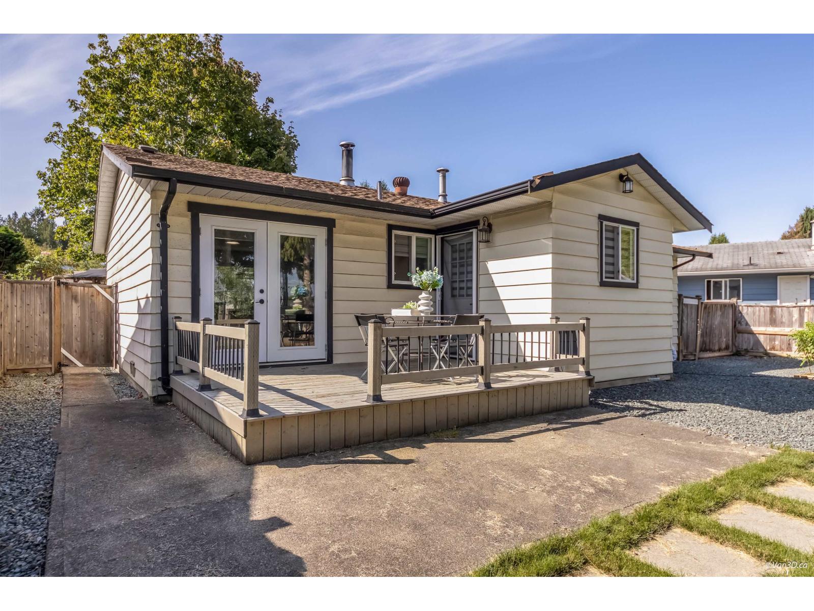 5052 205b Street Property Photo 16