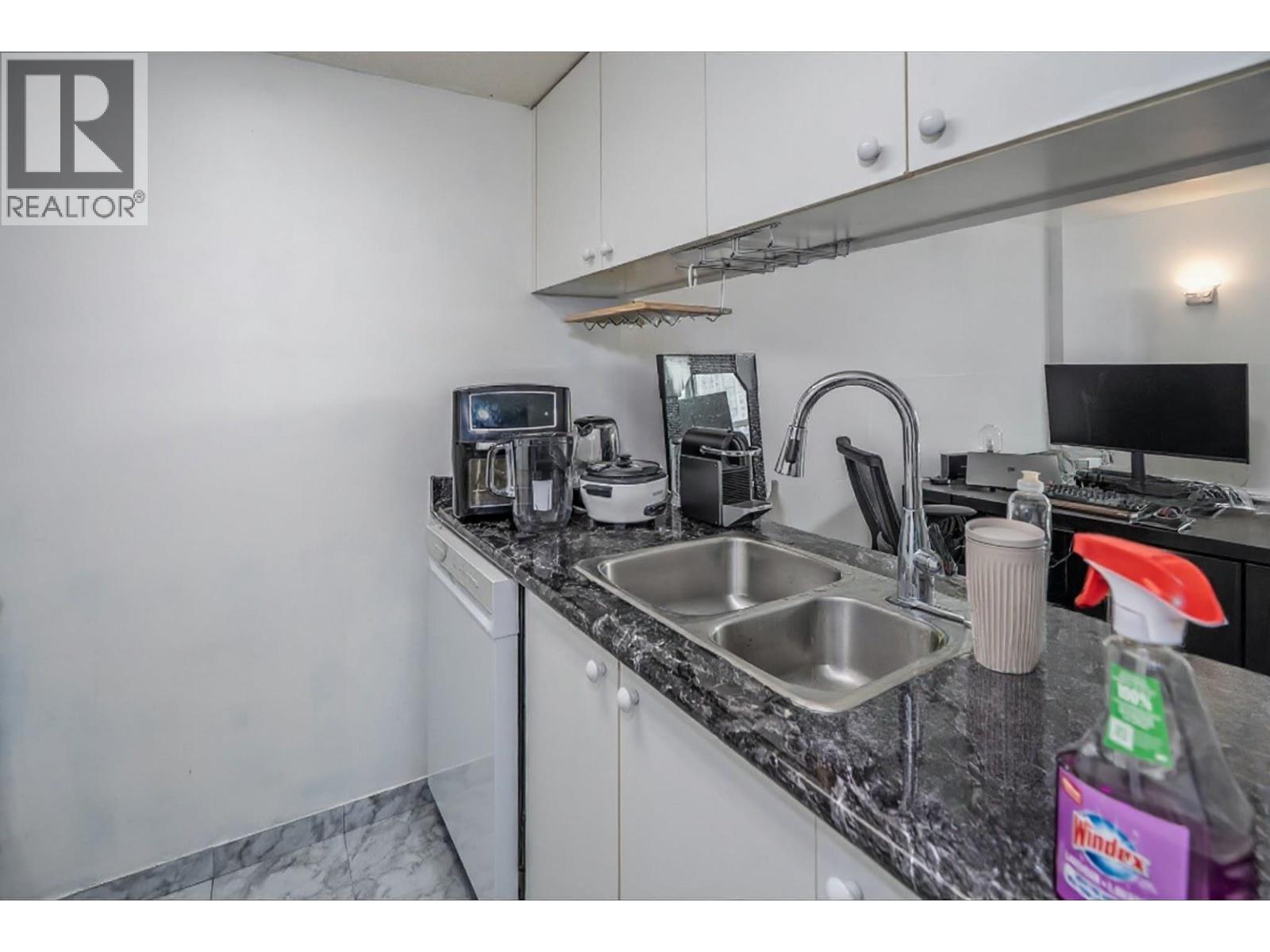 905 1188 Howe Street Property Photo 17