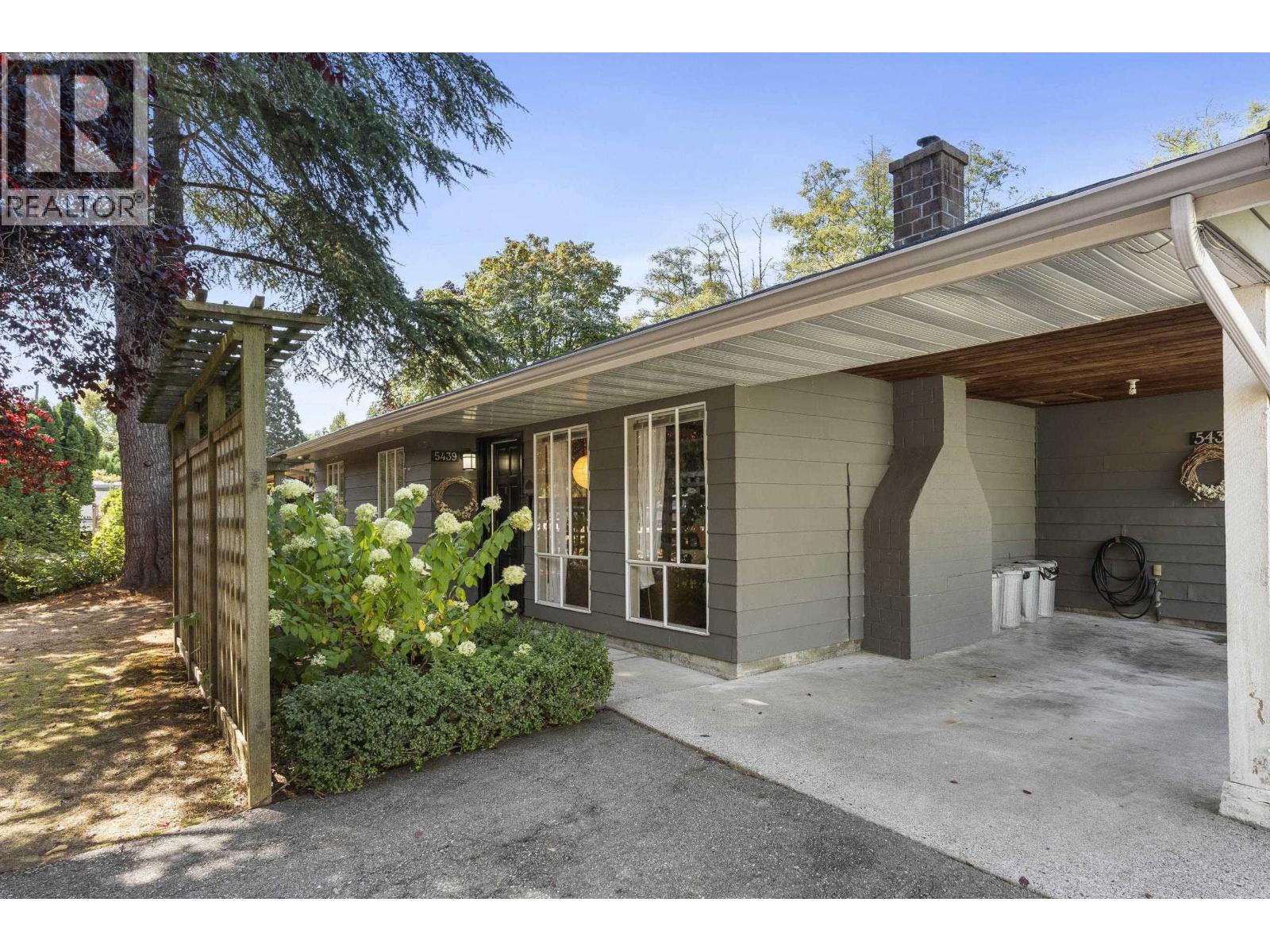 5439 River Road Property Photo 3