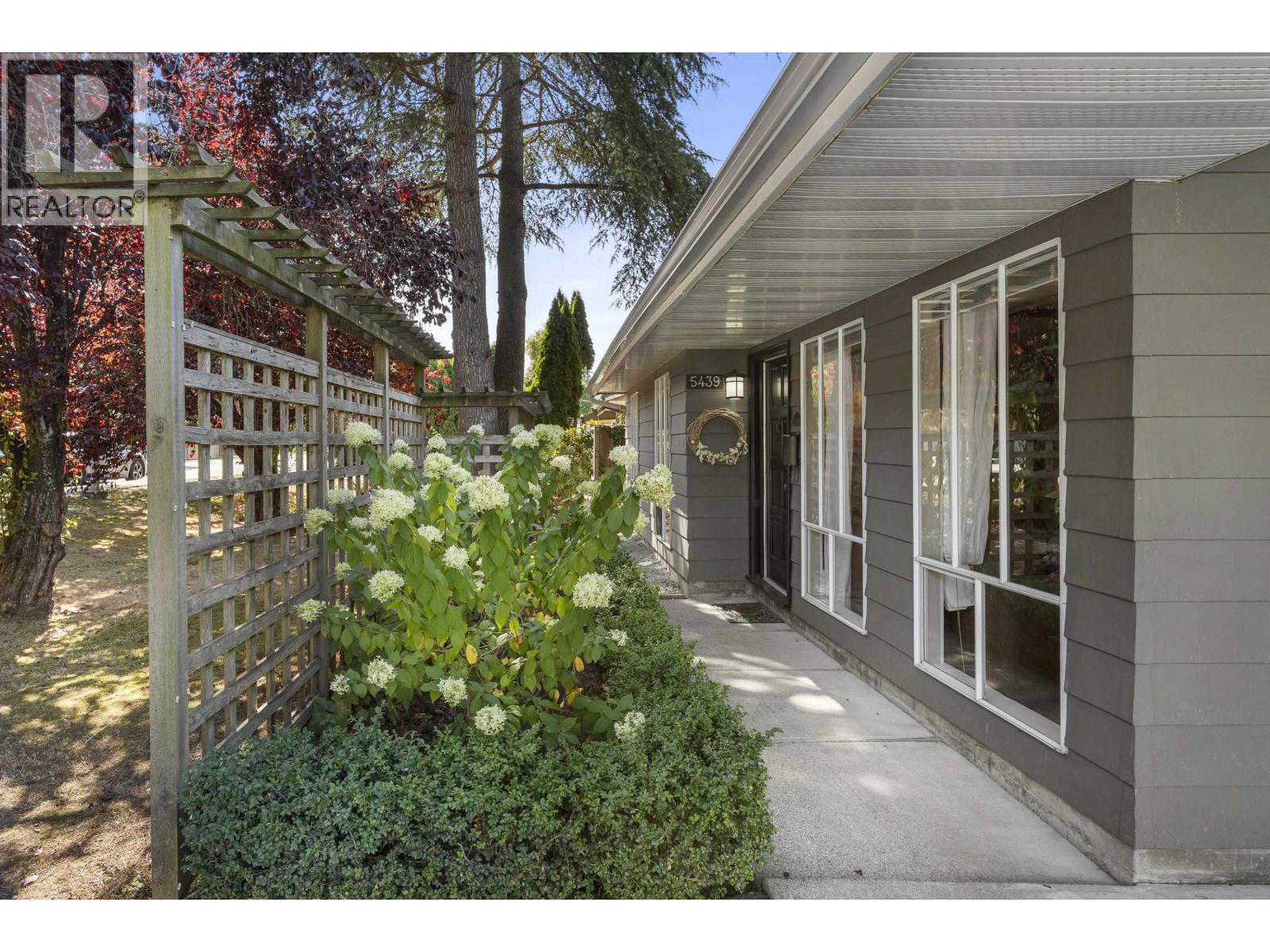 5439 River Road Property Photo 4