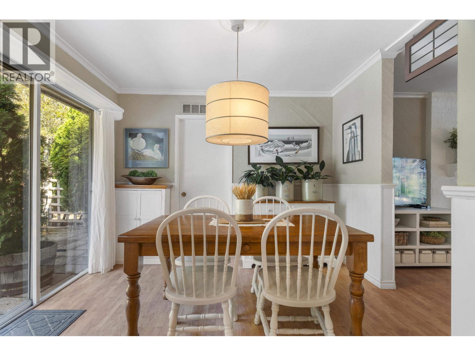 5439 River Road Property Photo 10