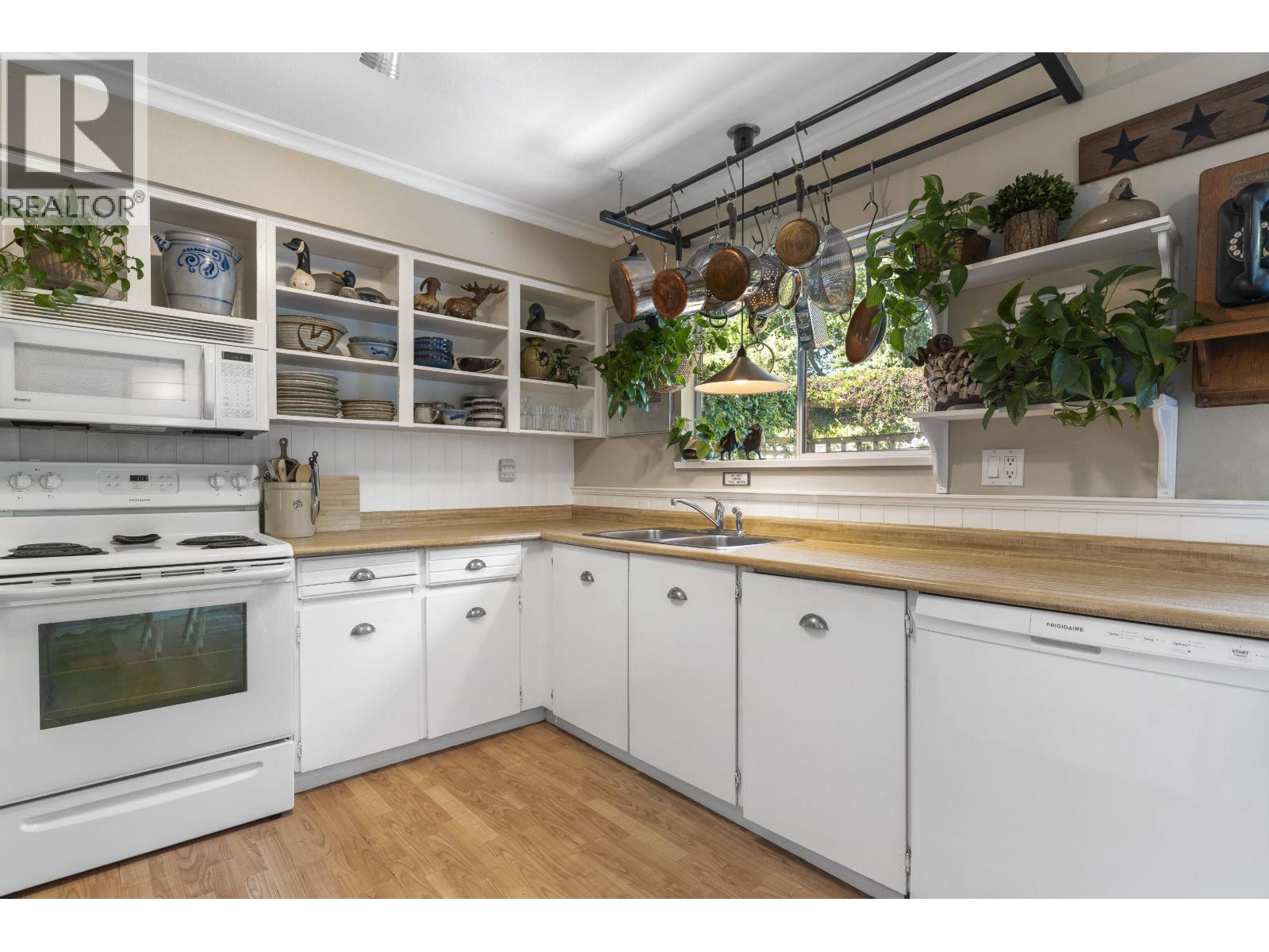 5439 River Road Property Photo 12