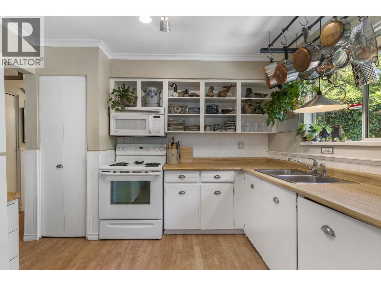 5439 River Road Property Photo 13