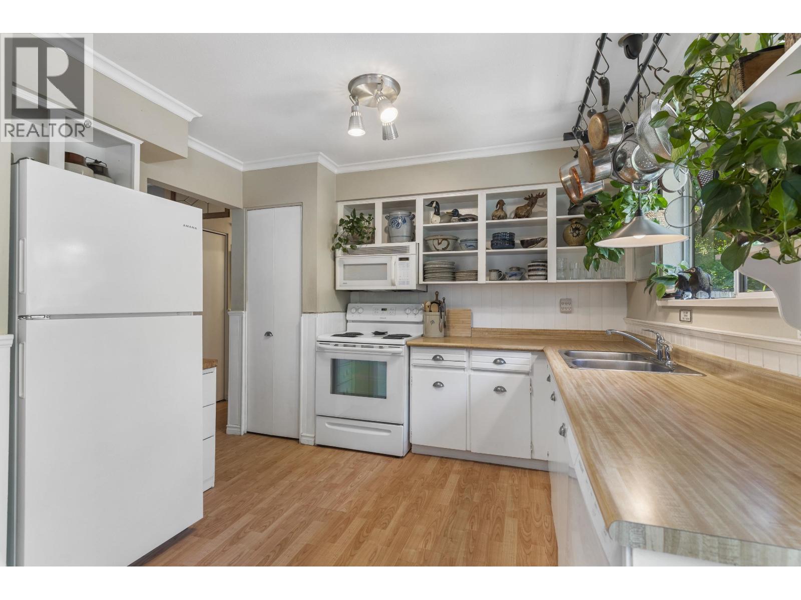 5439 River Road Property Photo 14