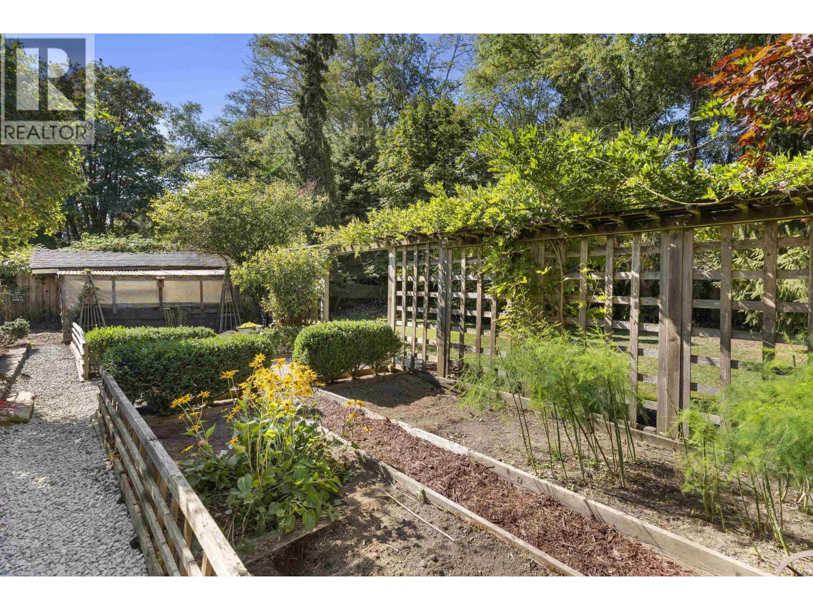 5439 River Road Property Photo 28