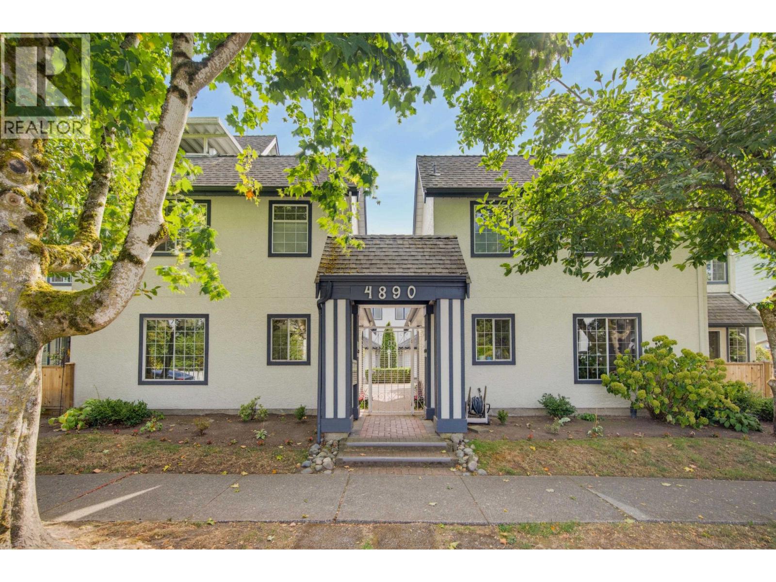 4 4890 48 AVENUE Property Photo 1