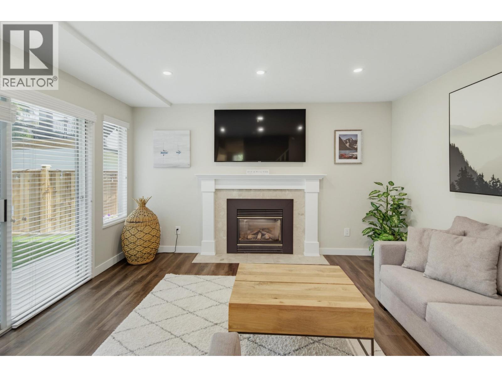 4 4890 48 Avenue Property Photo 12
