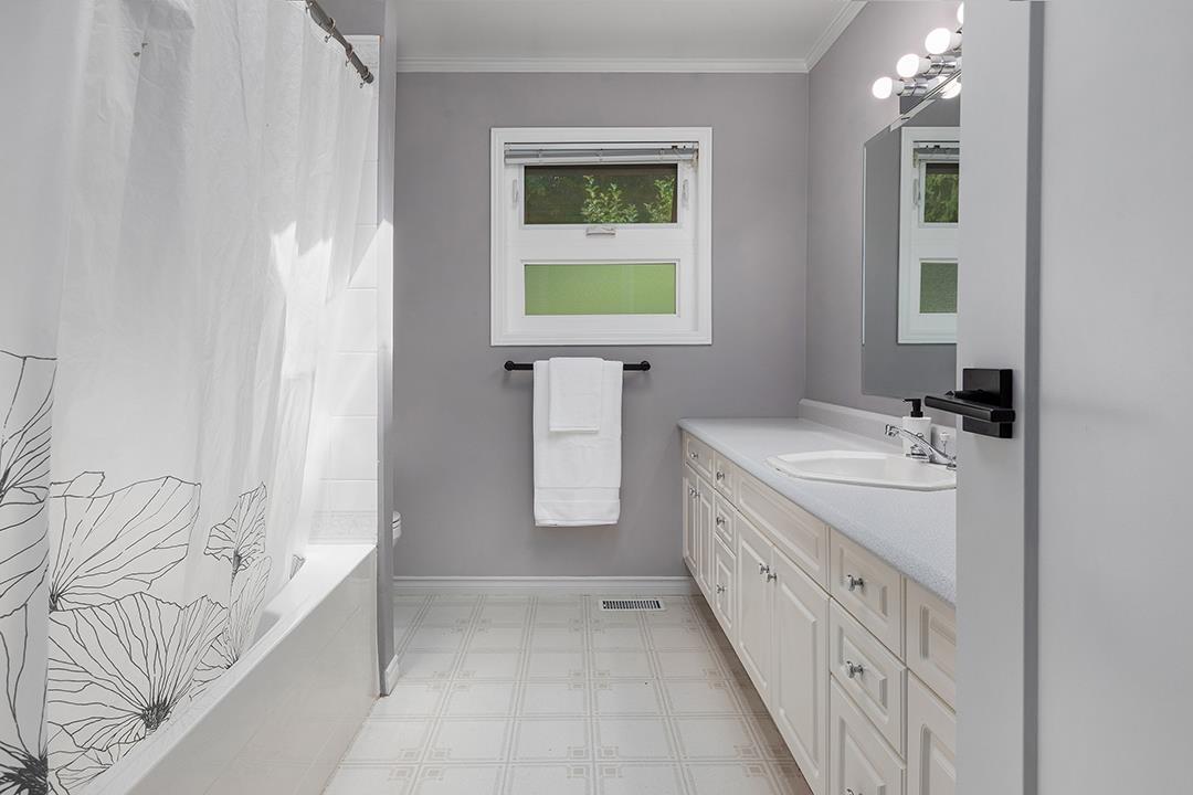 10641 Westside Drive Property Photo 11