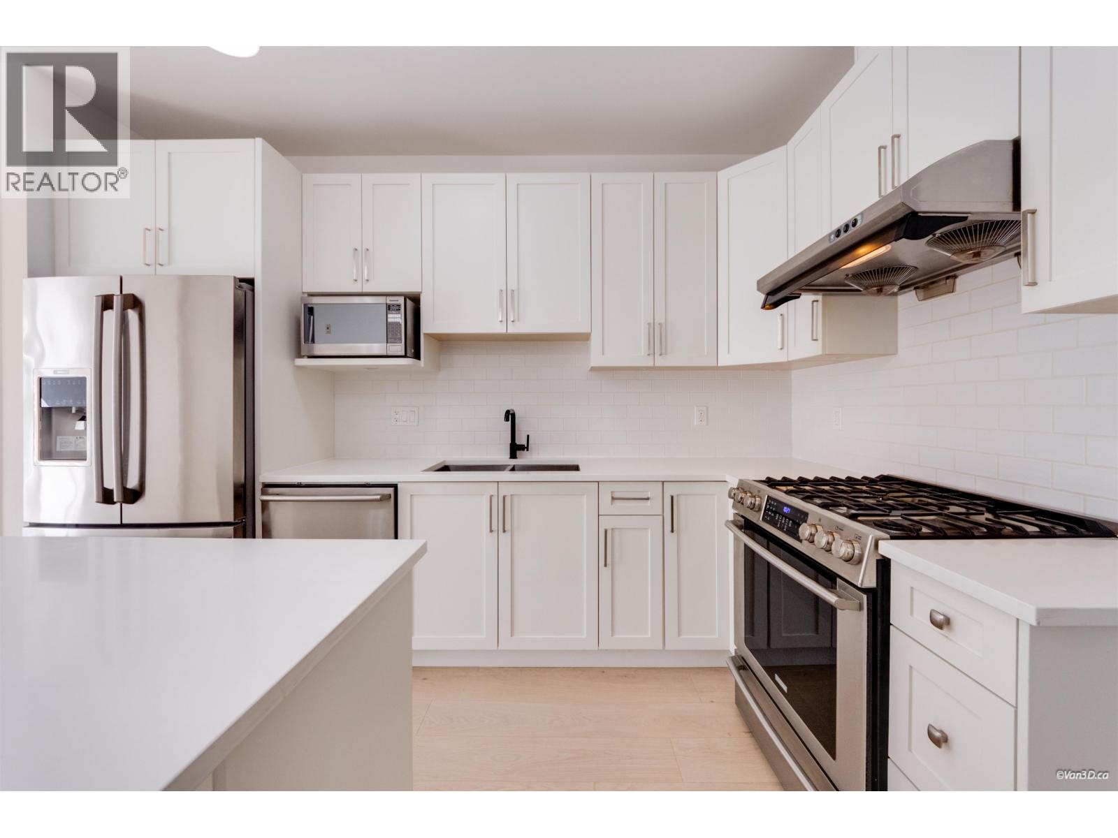 5835 Wales Street Property Photo 3