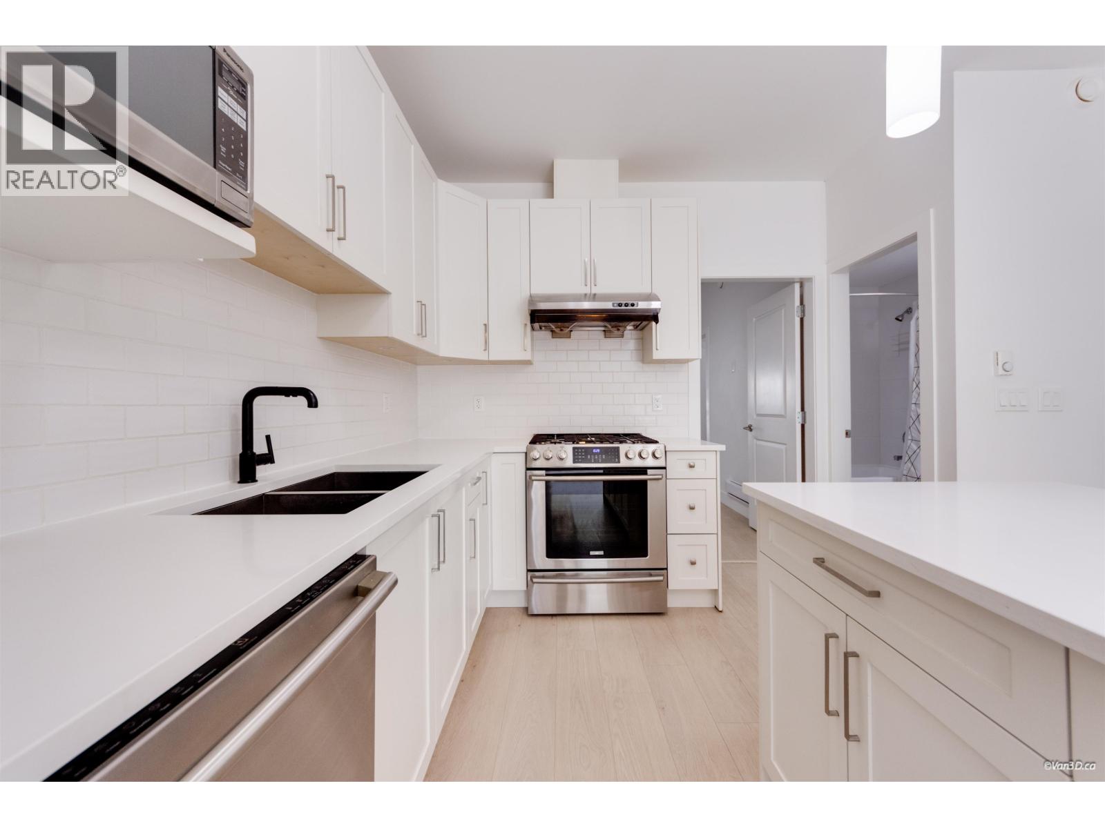 5835 Wales Street Property Photo 4