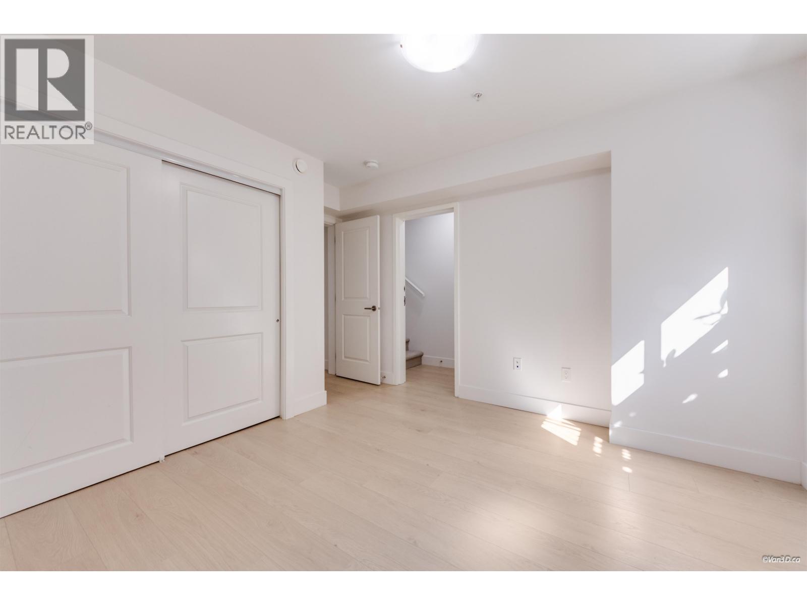 5835 Wales Street Property Photo 19