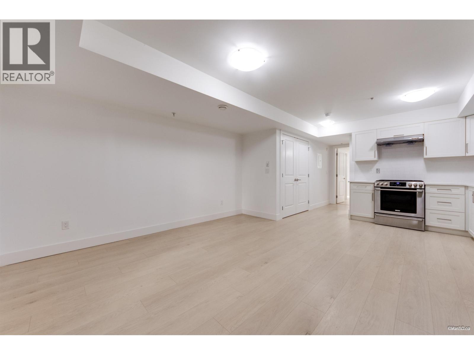 5835 Wales Street Property Photo 28
