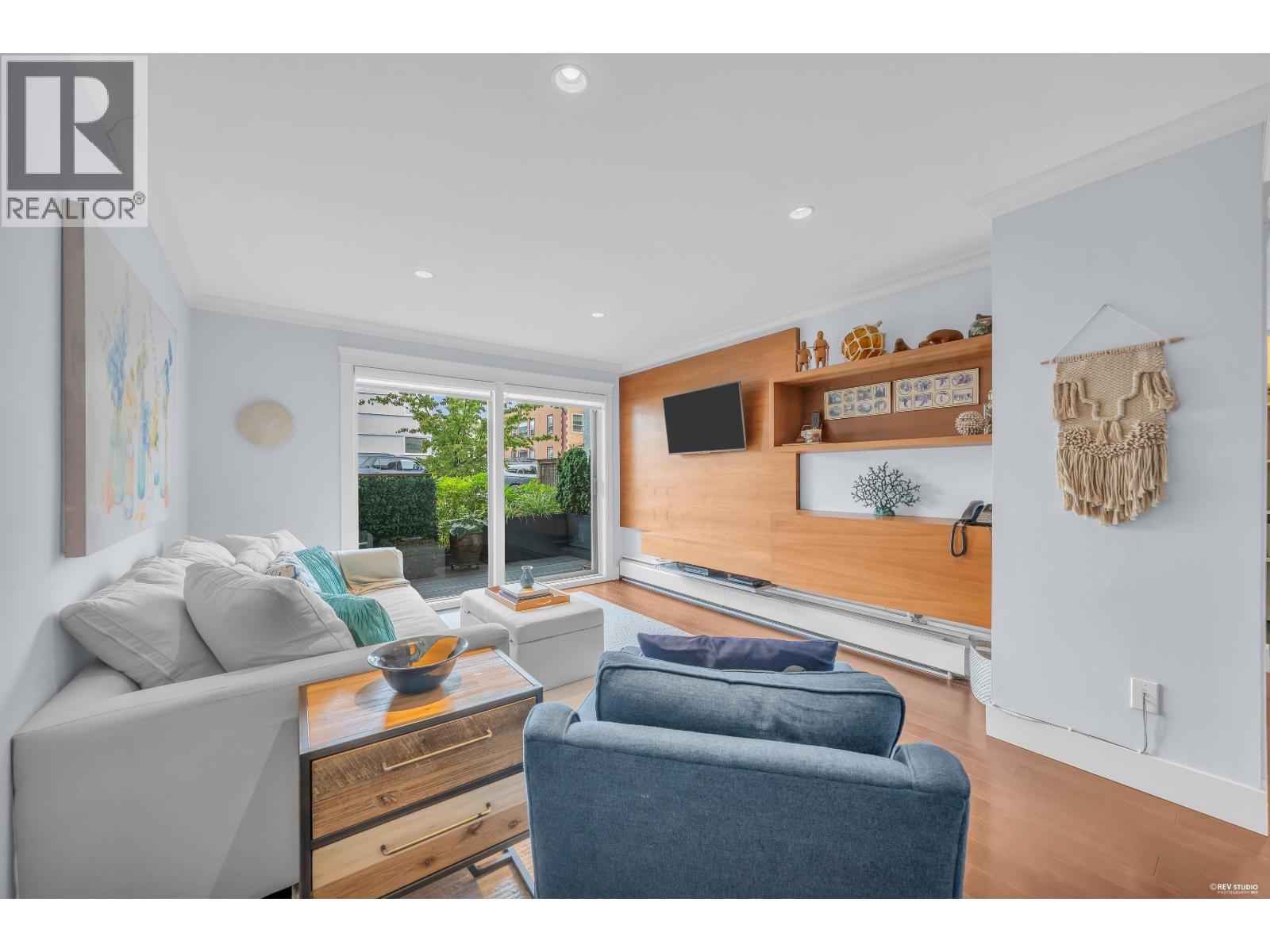 111 2040 Cornwall Avenue Property Photo 1