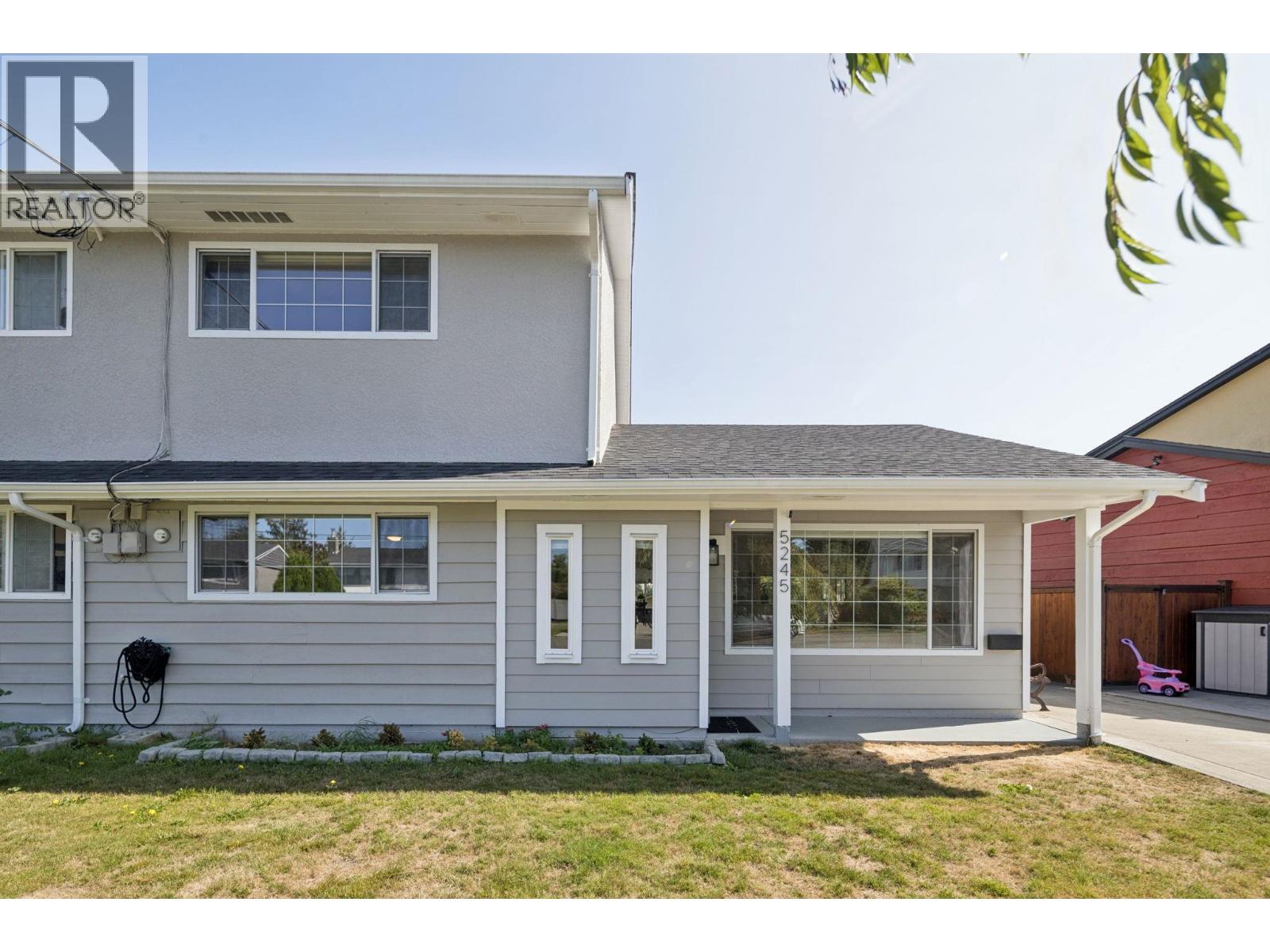 5245 Maple Crescent Property Photo 1