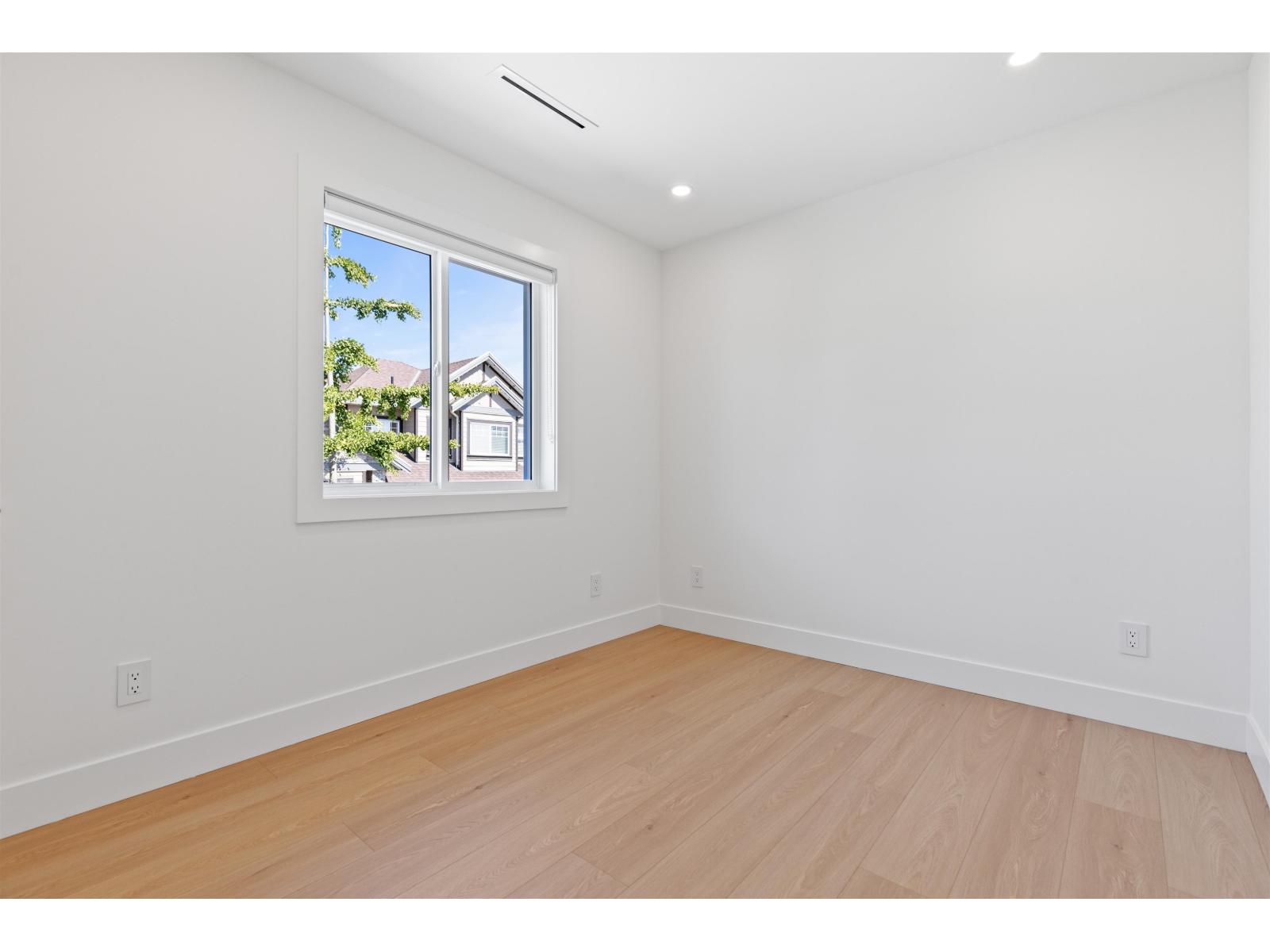 11490 92 Avenue Property Photo 34