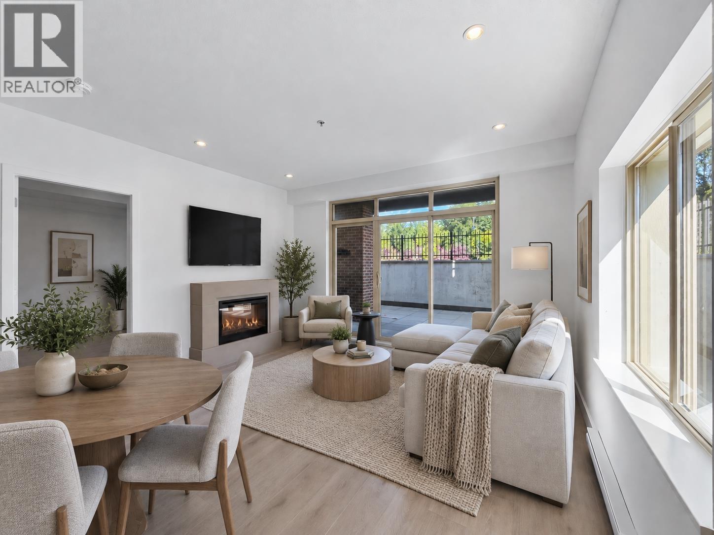 204 1273 Marine Drive Property Photo 1