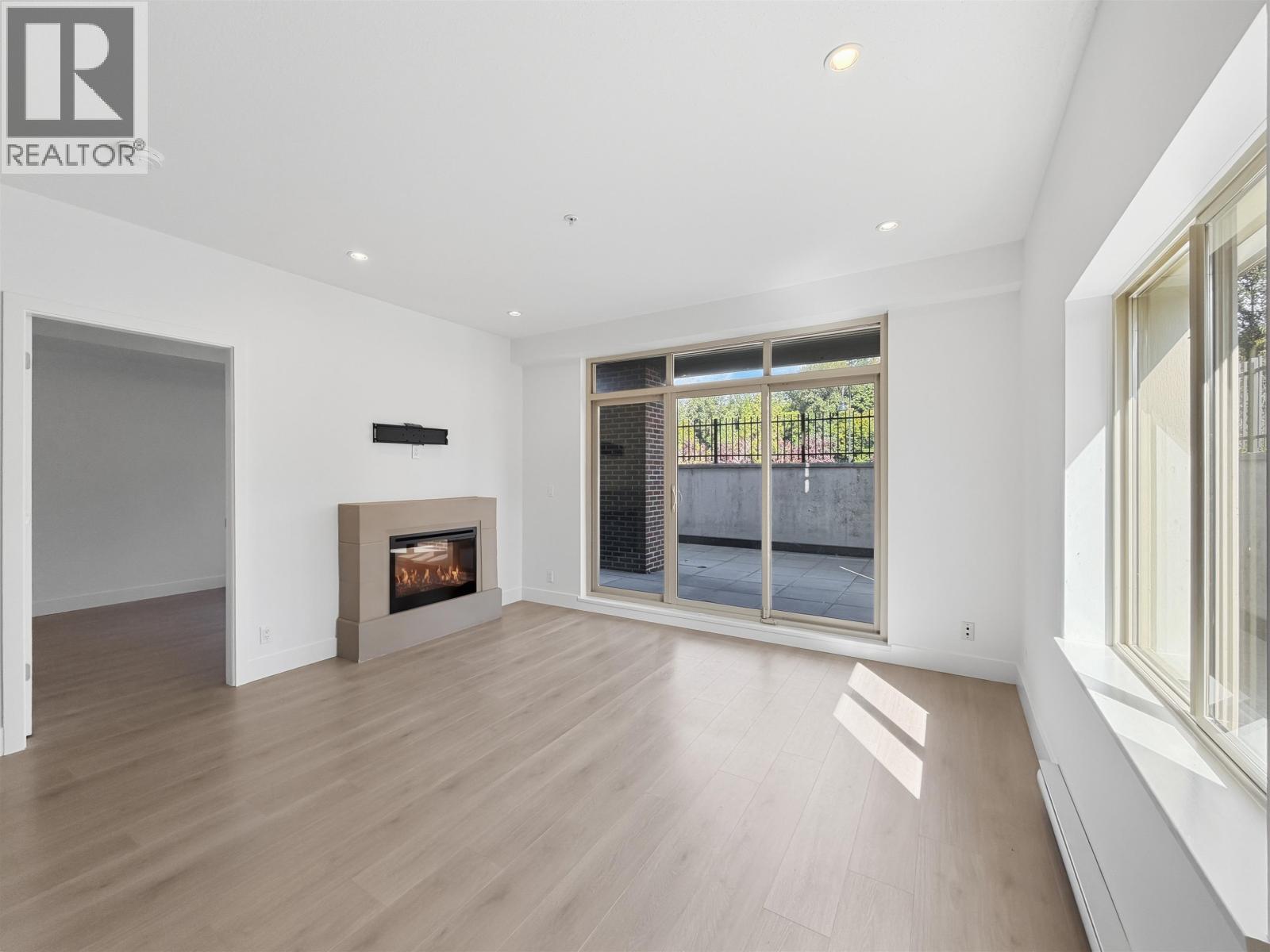 204 1273 Marine Drive Property Photo 2