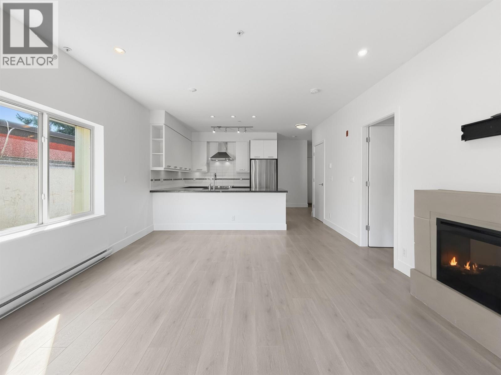 204 1273 Marine Drive Property Photo 3