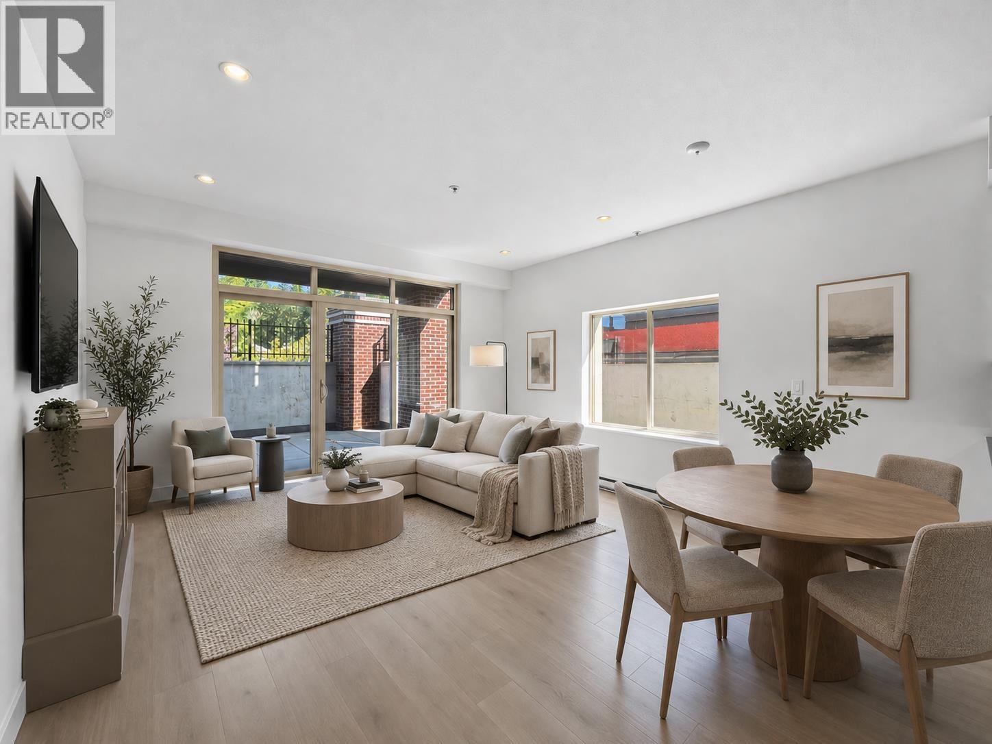 204 1273 Marine Drive Property Photo 4